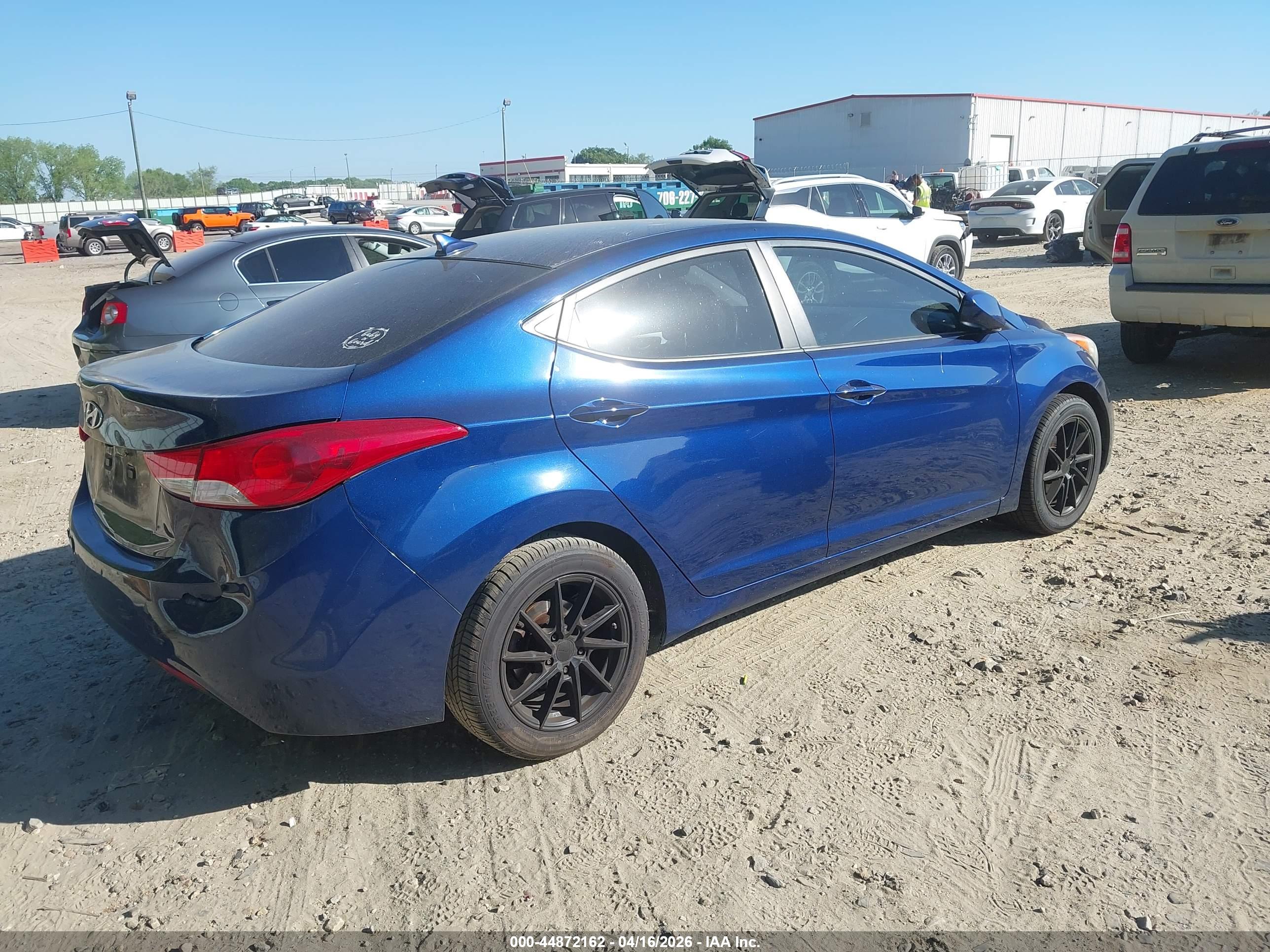 HYUNDAI ELANTRA image 4