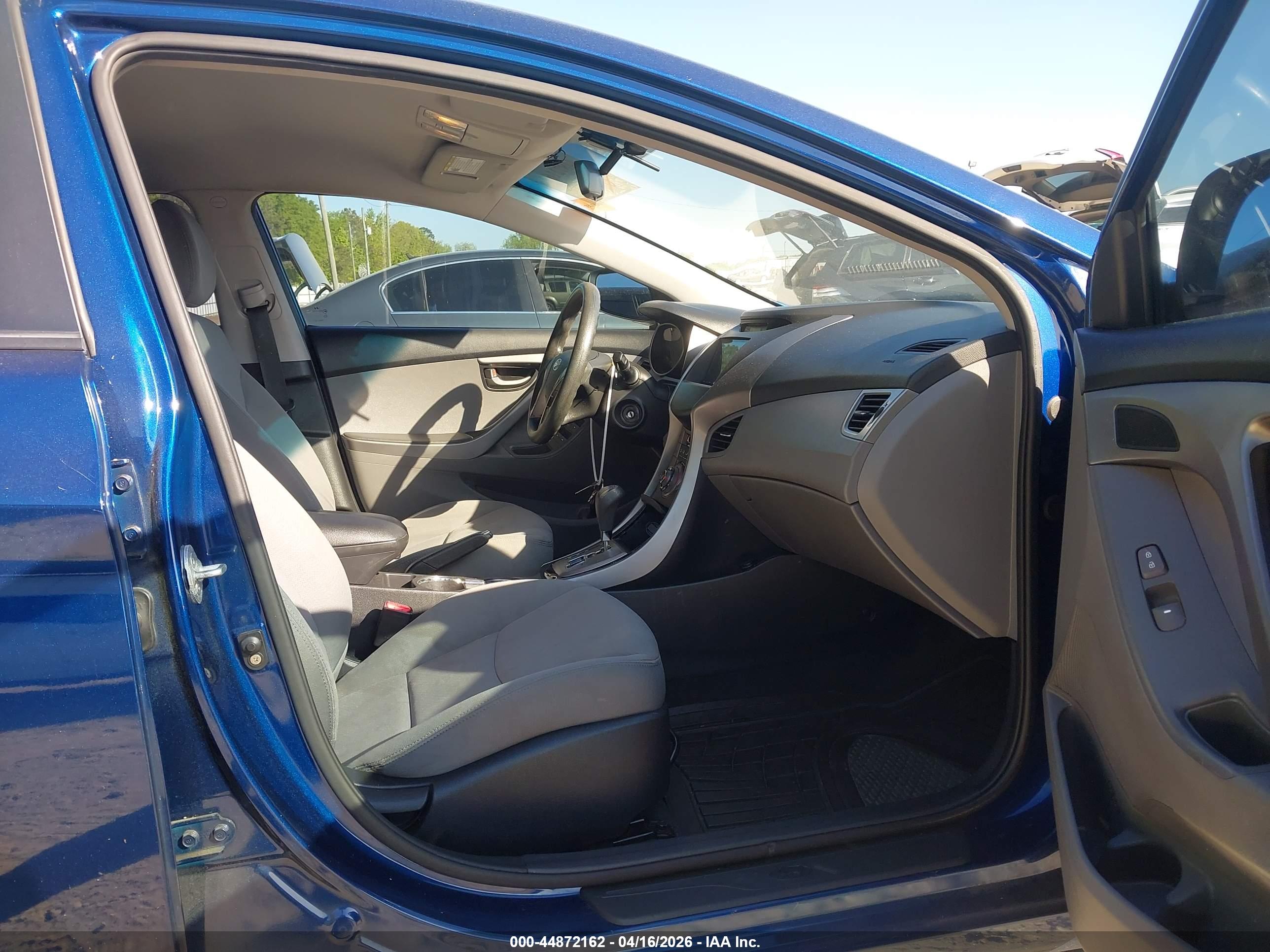HYUNDAI ELANTRA image 5