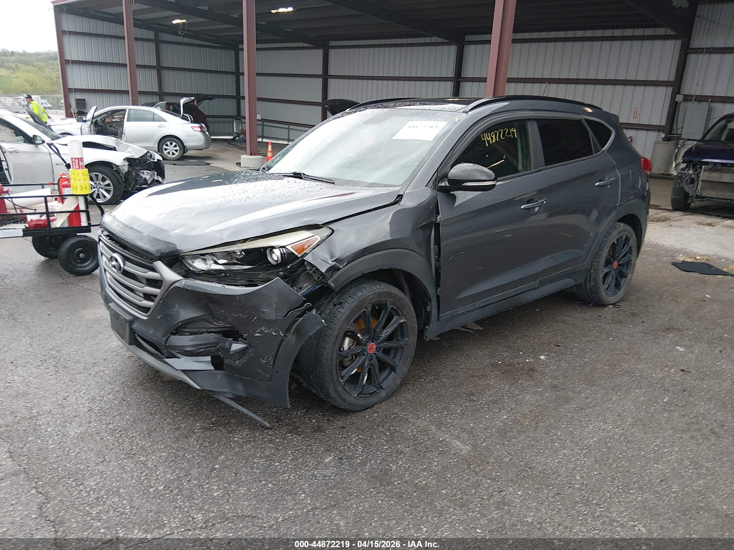 HYUNDAI TUCSON image 2