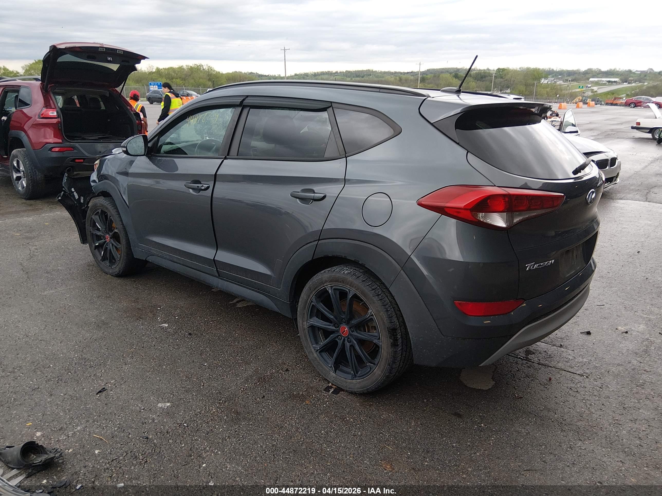 HYUNDAI TUCSON image 3