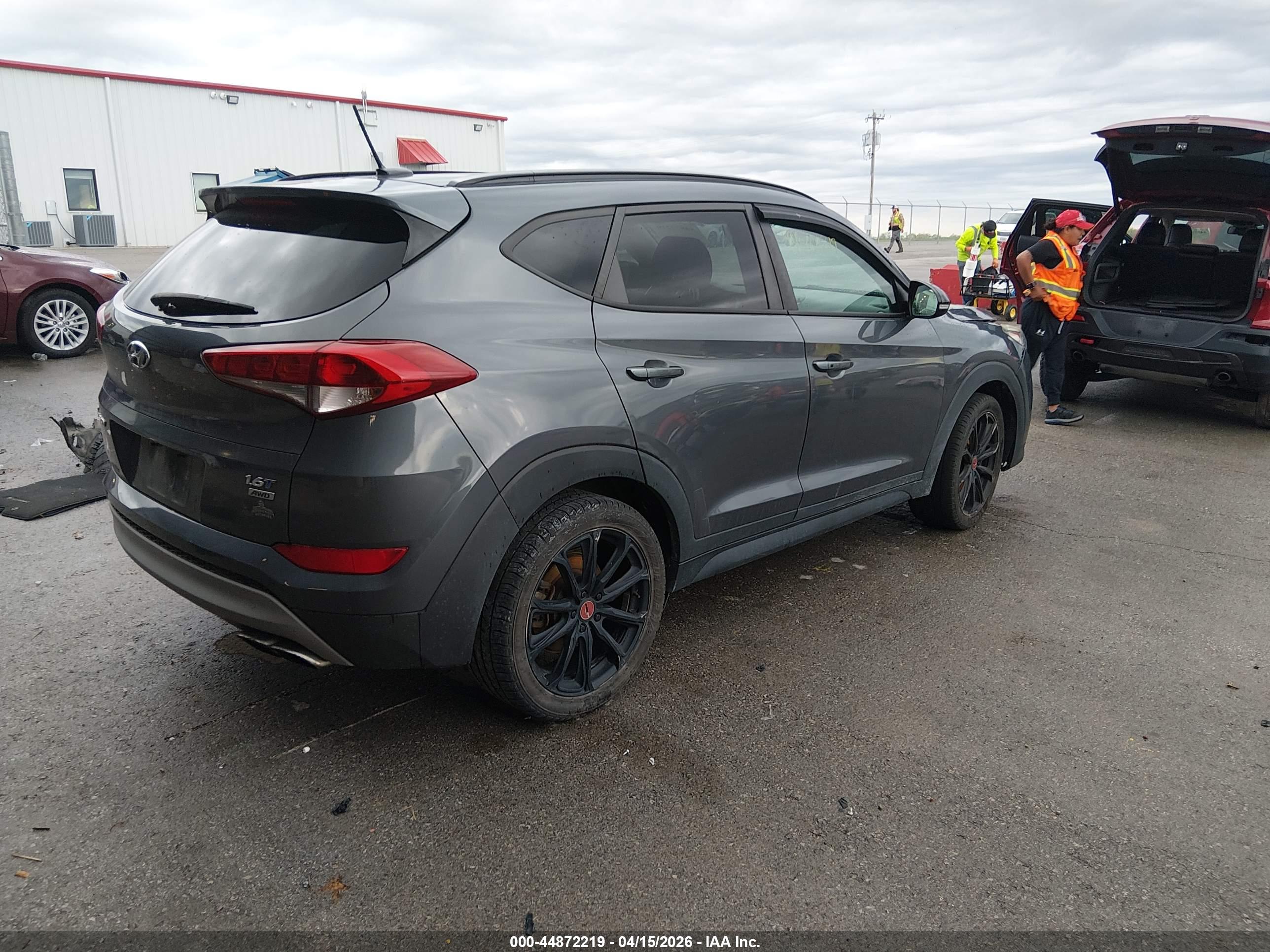 HYUNDAI TUCSON image 4