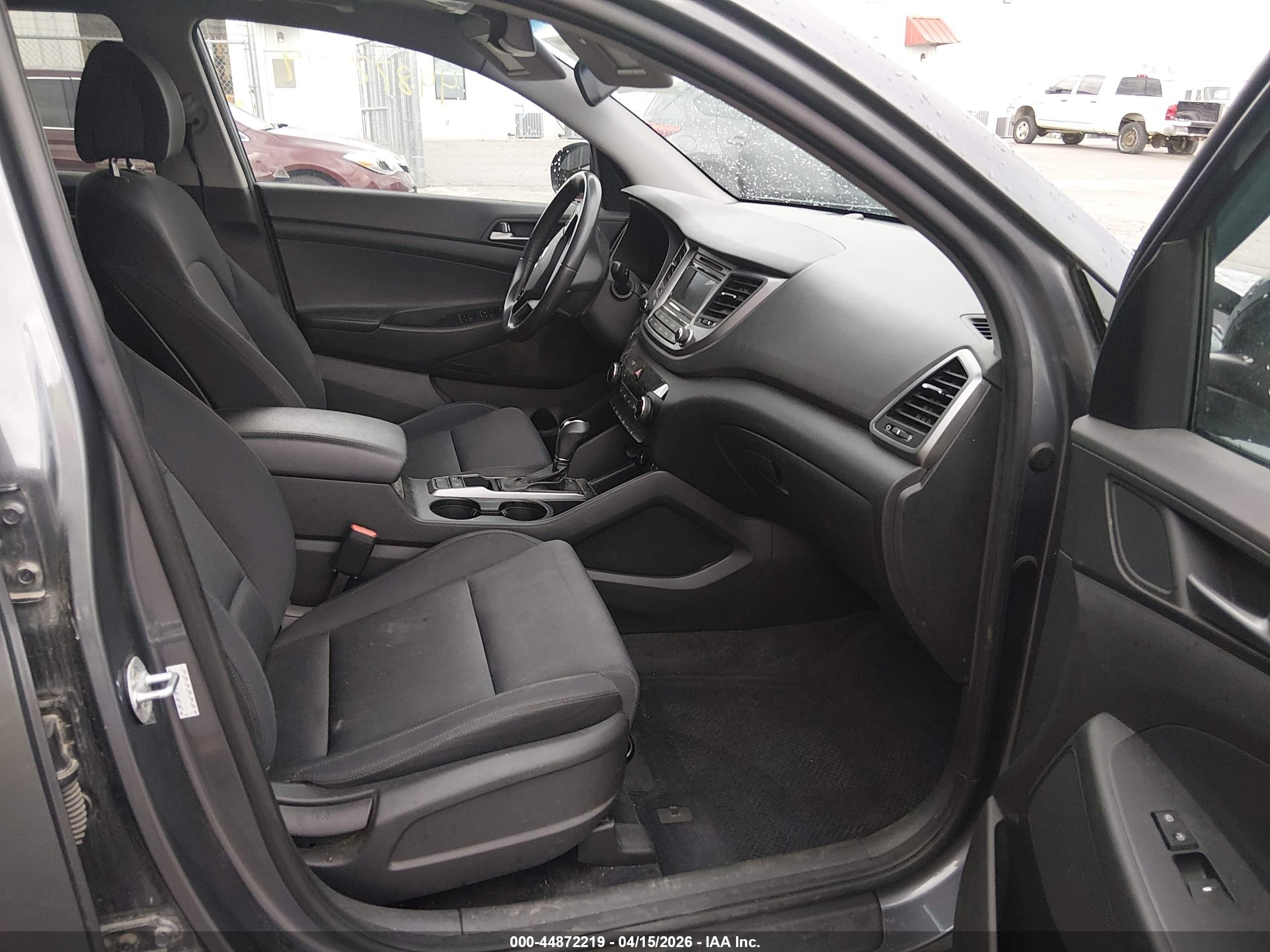 HYUNDAI TUCSON image 5