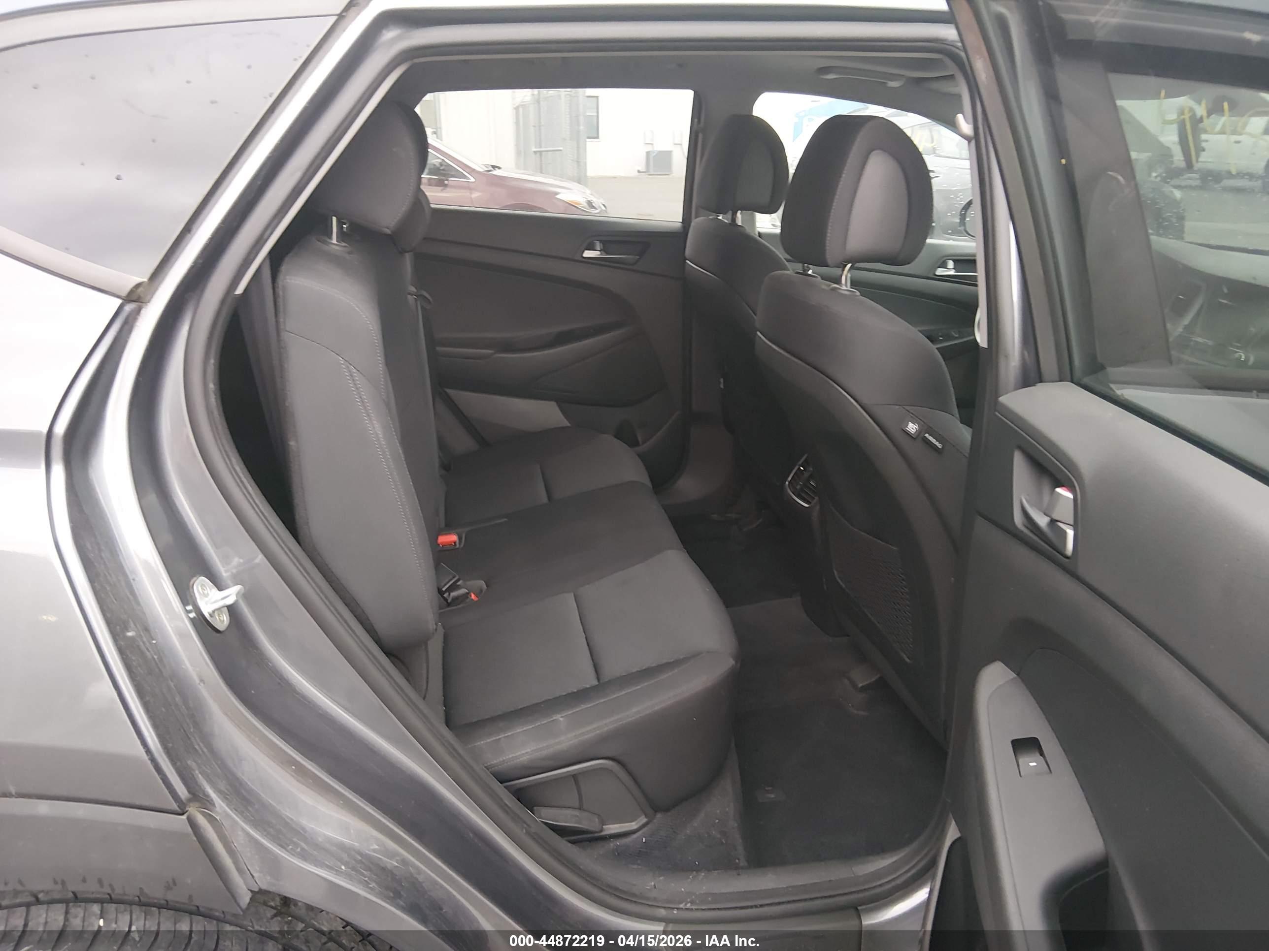HYUNDAI TUCSON image 8