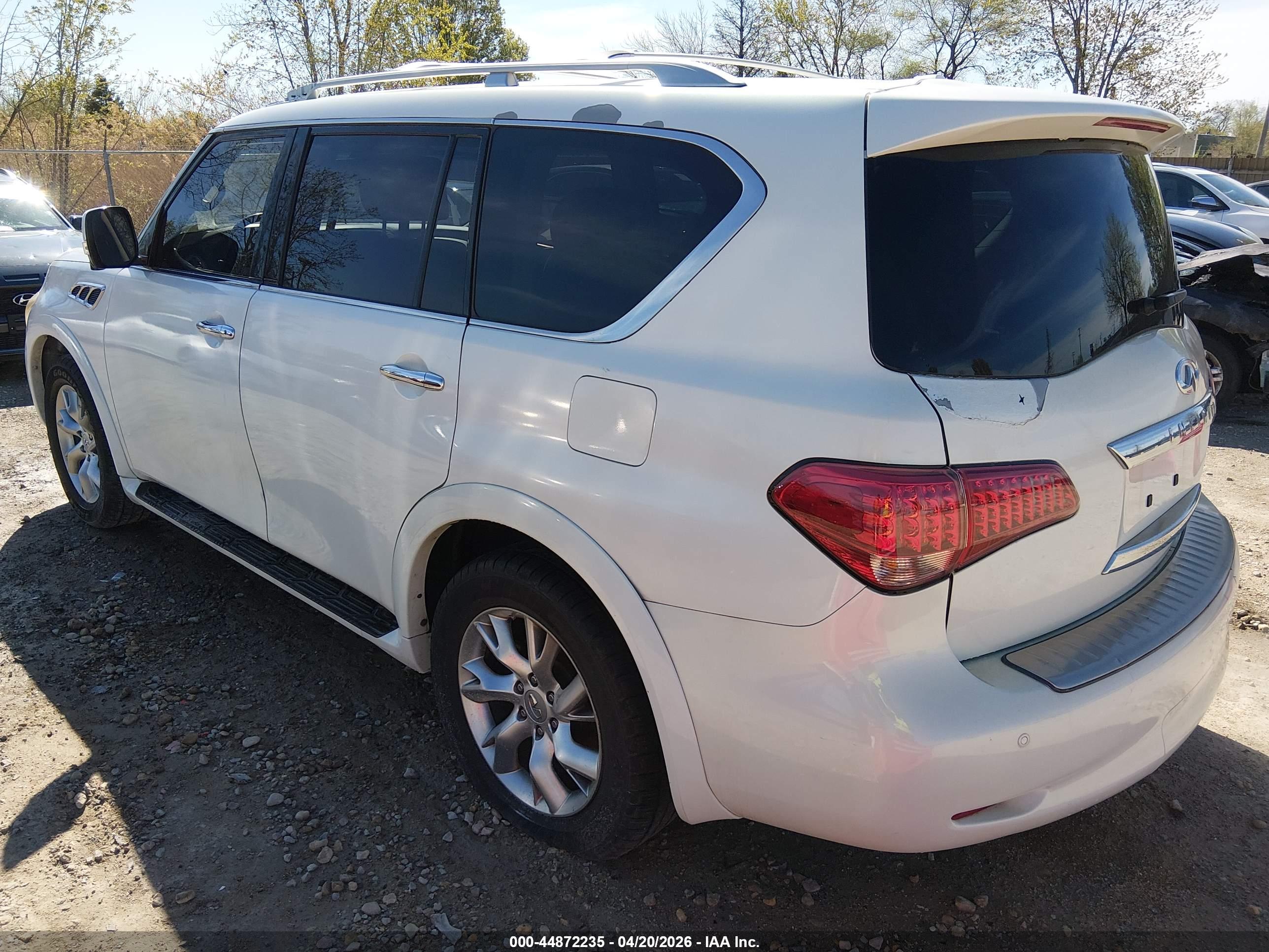 INFINITI QX56 image 3