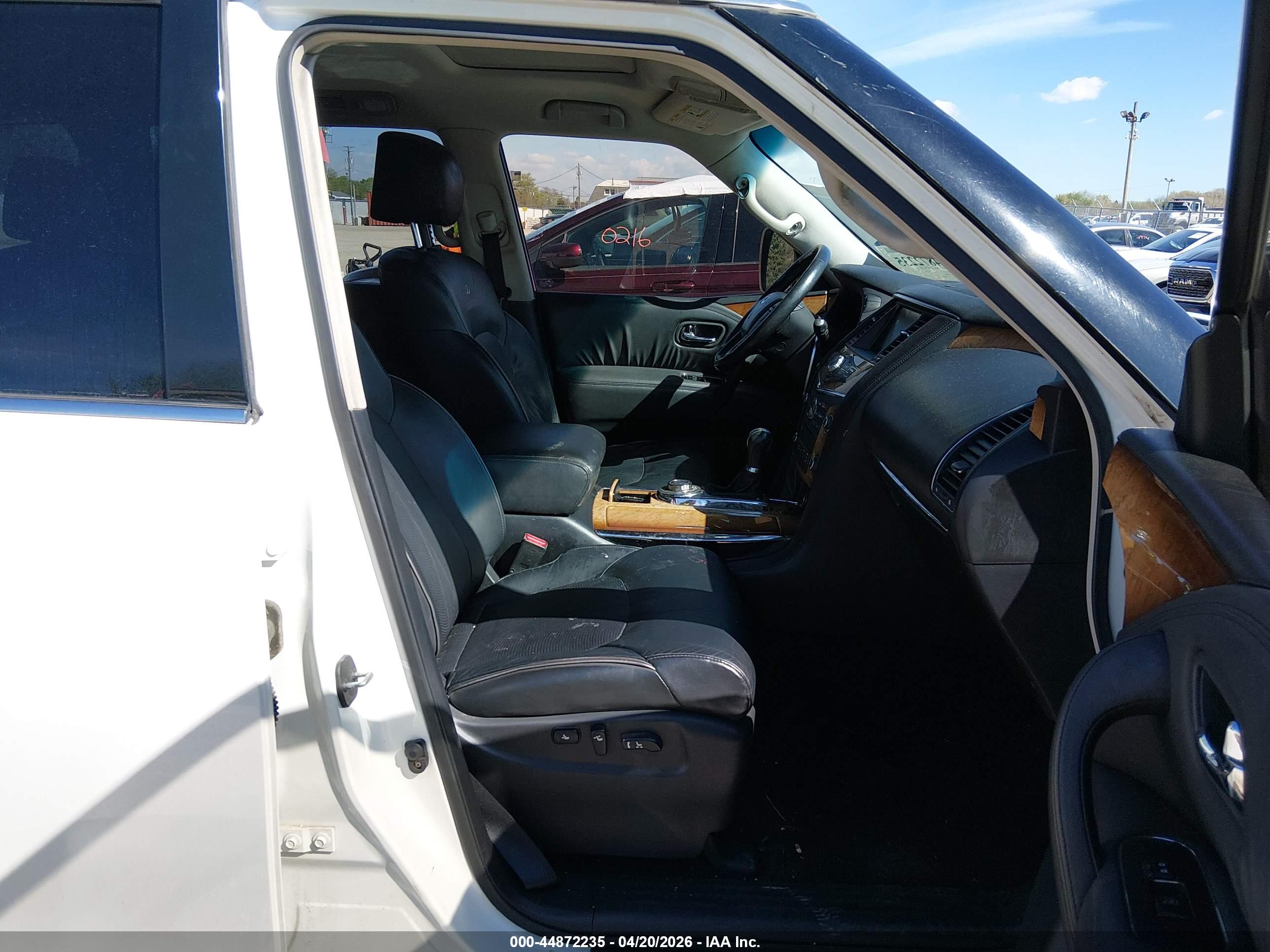 INFINITI QX56 image 5