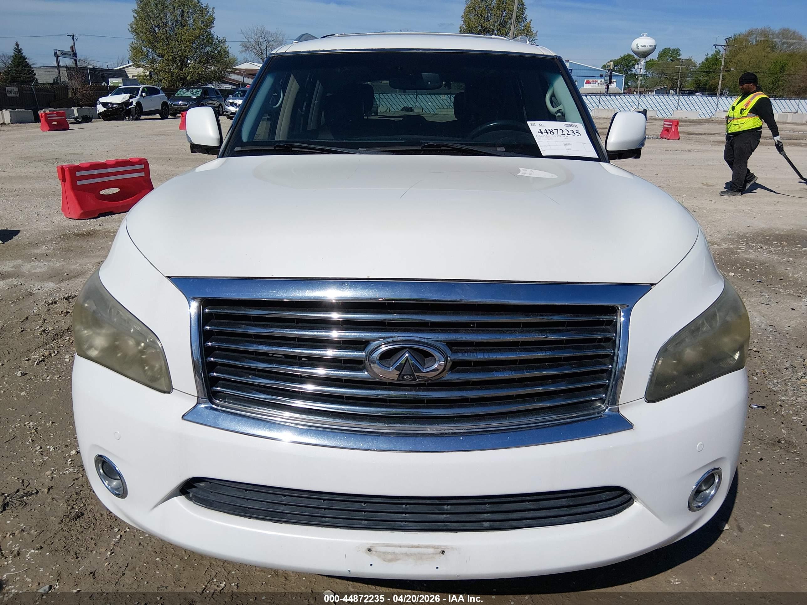 INFINITI QX56 image 6