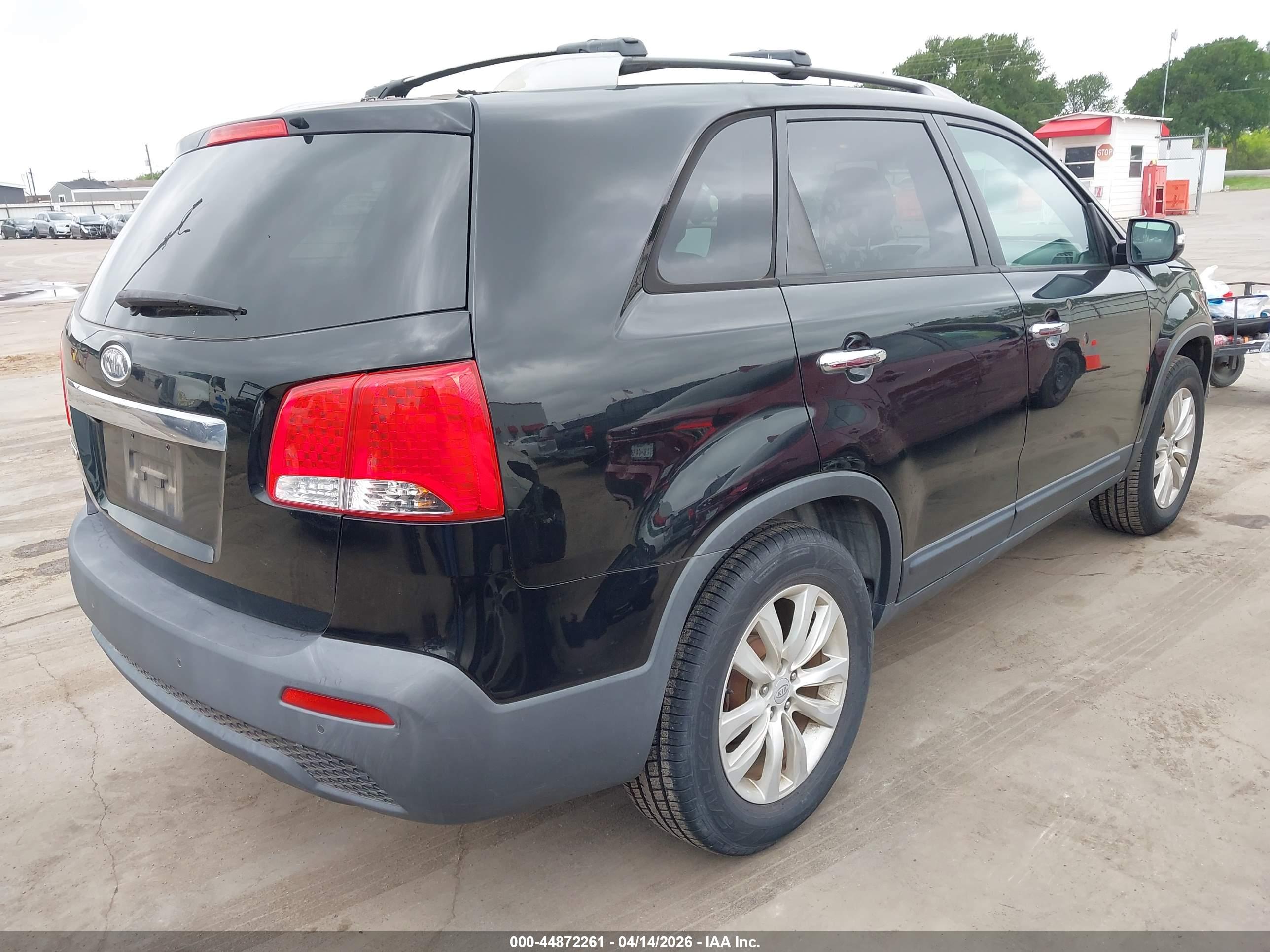 KIA SORENTO image 4