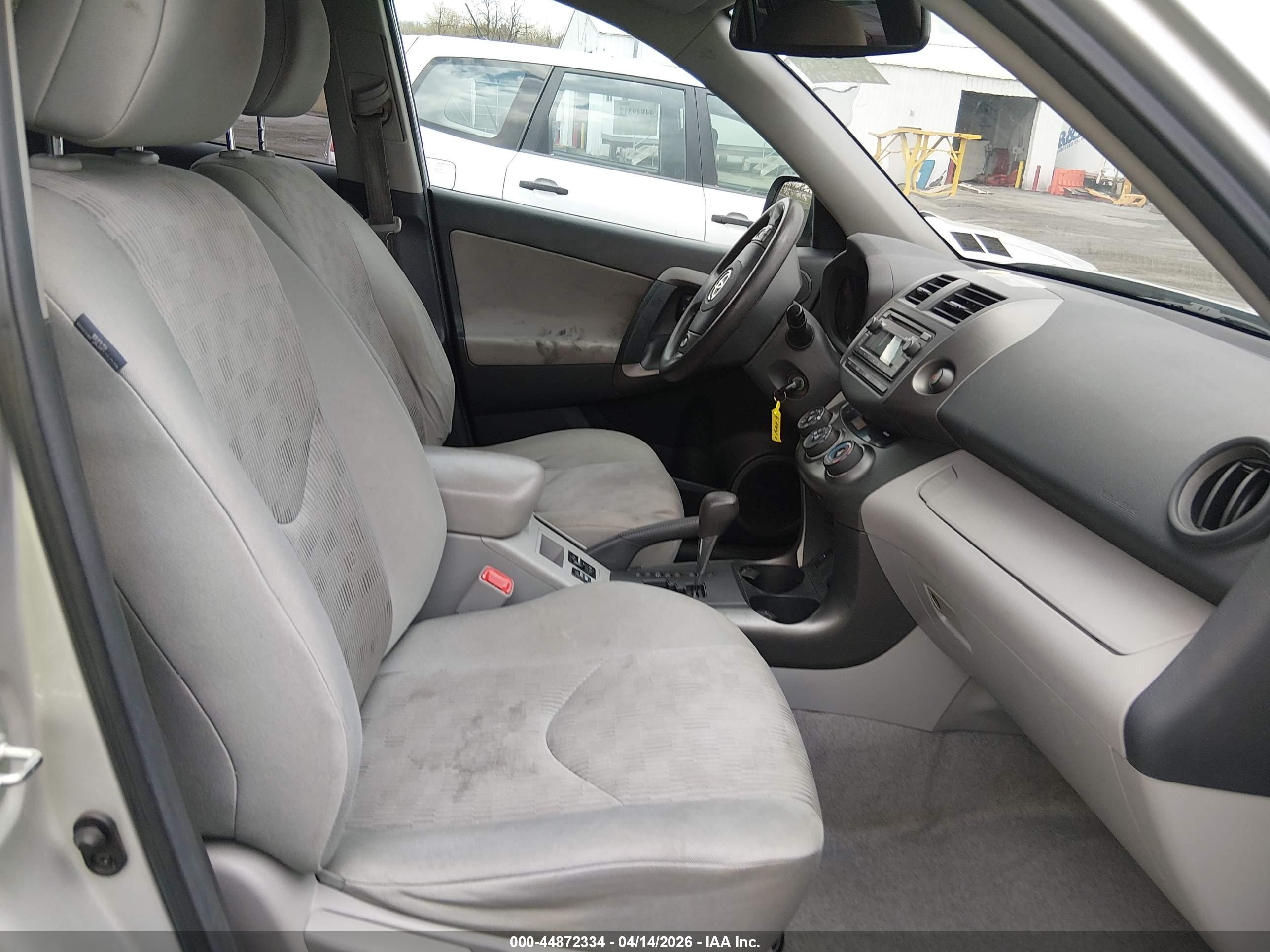 TOYOTA RAV4 image 5