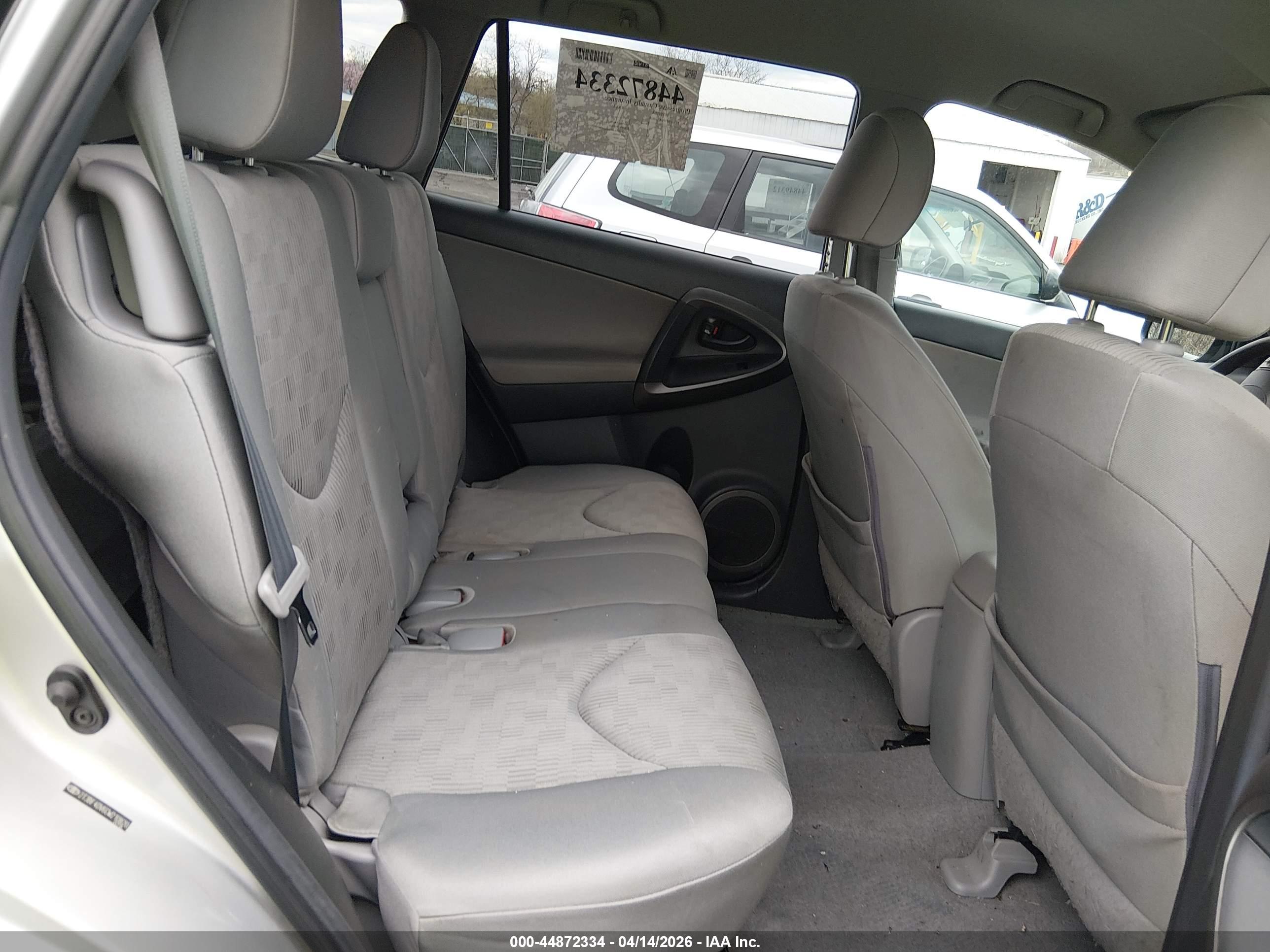 TOYOTA RAV4 image 8