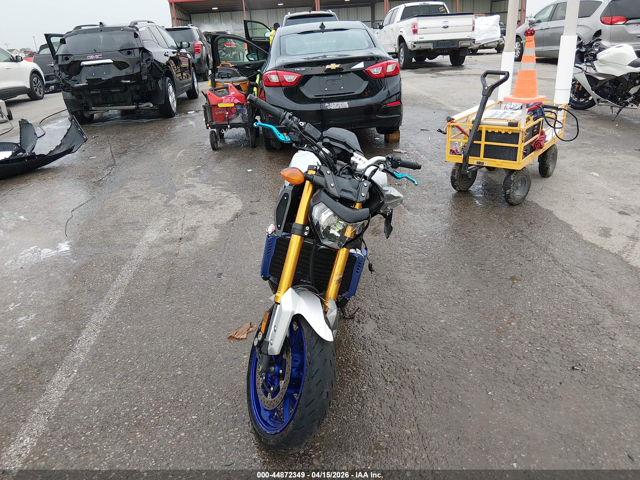 YAMAHA FZ09 image 5