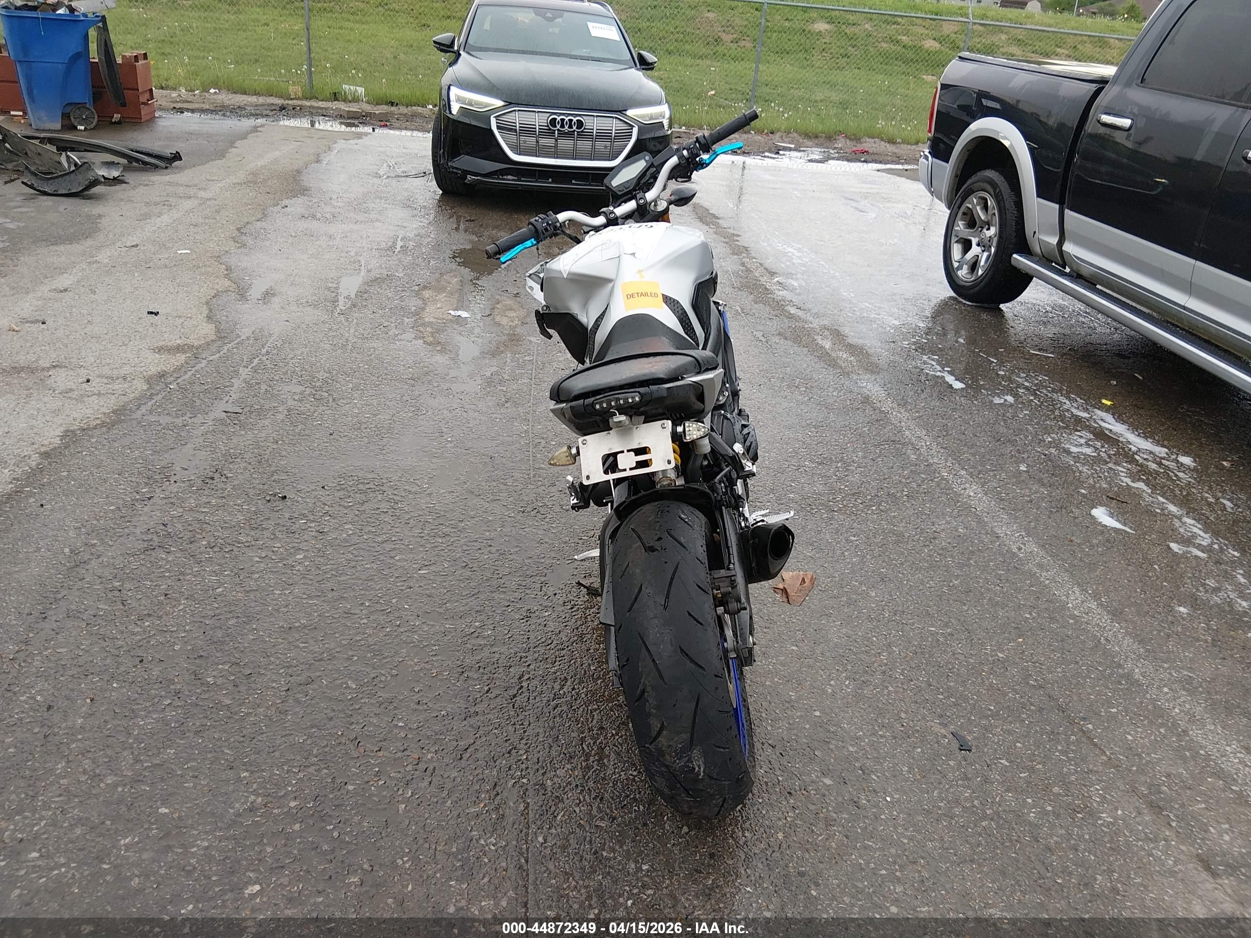 YAMAHA FZ09 image 6