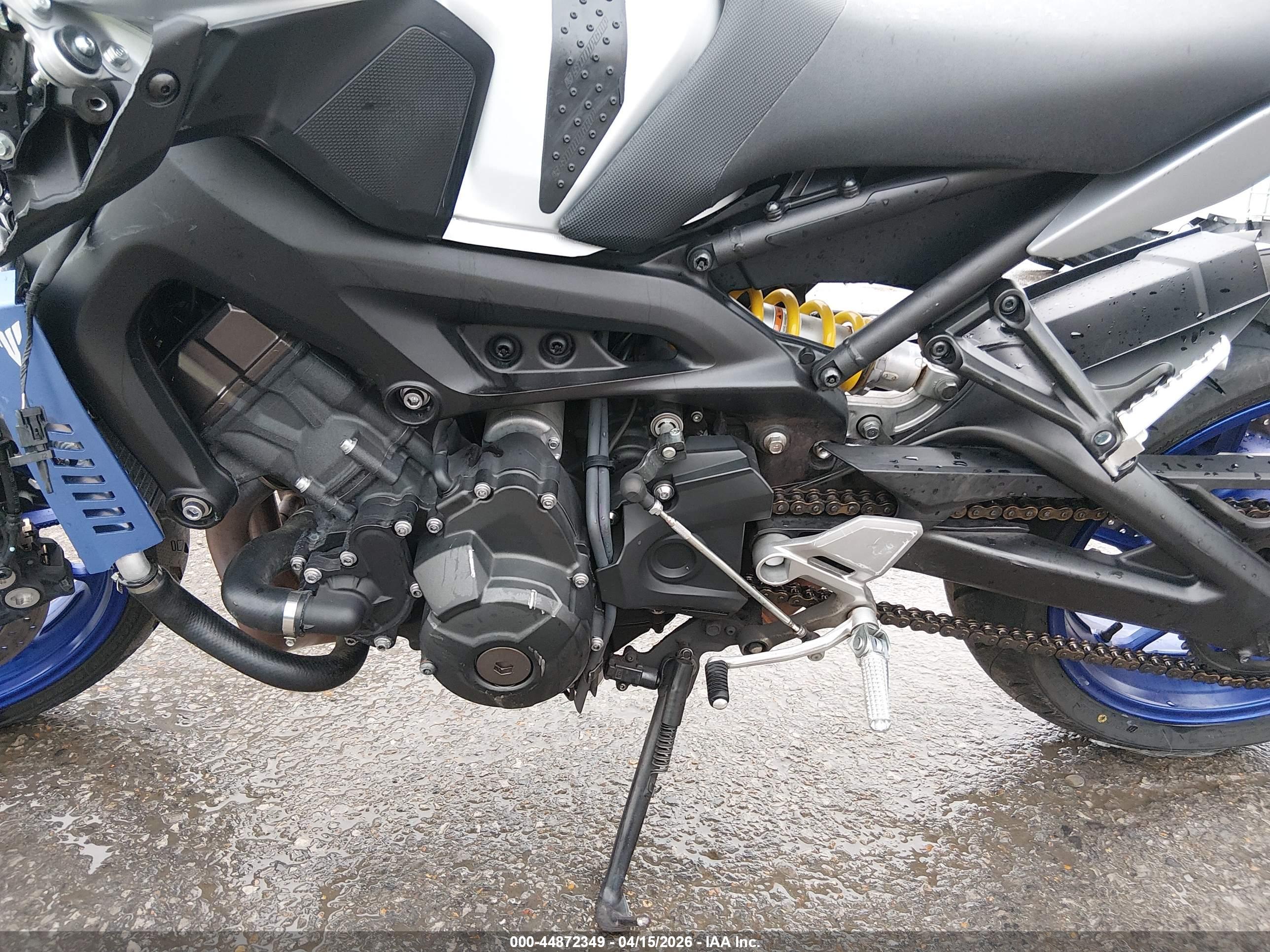 YAMAHA FZ09 image 9