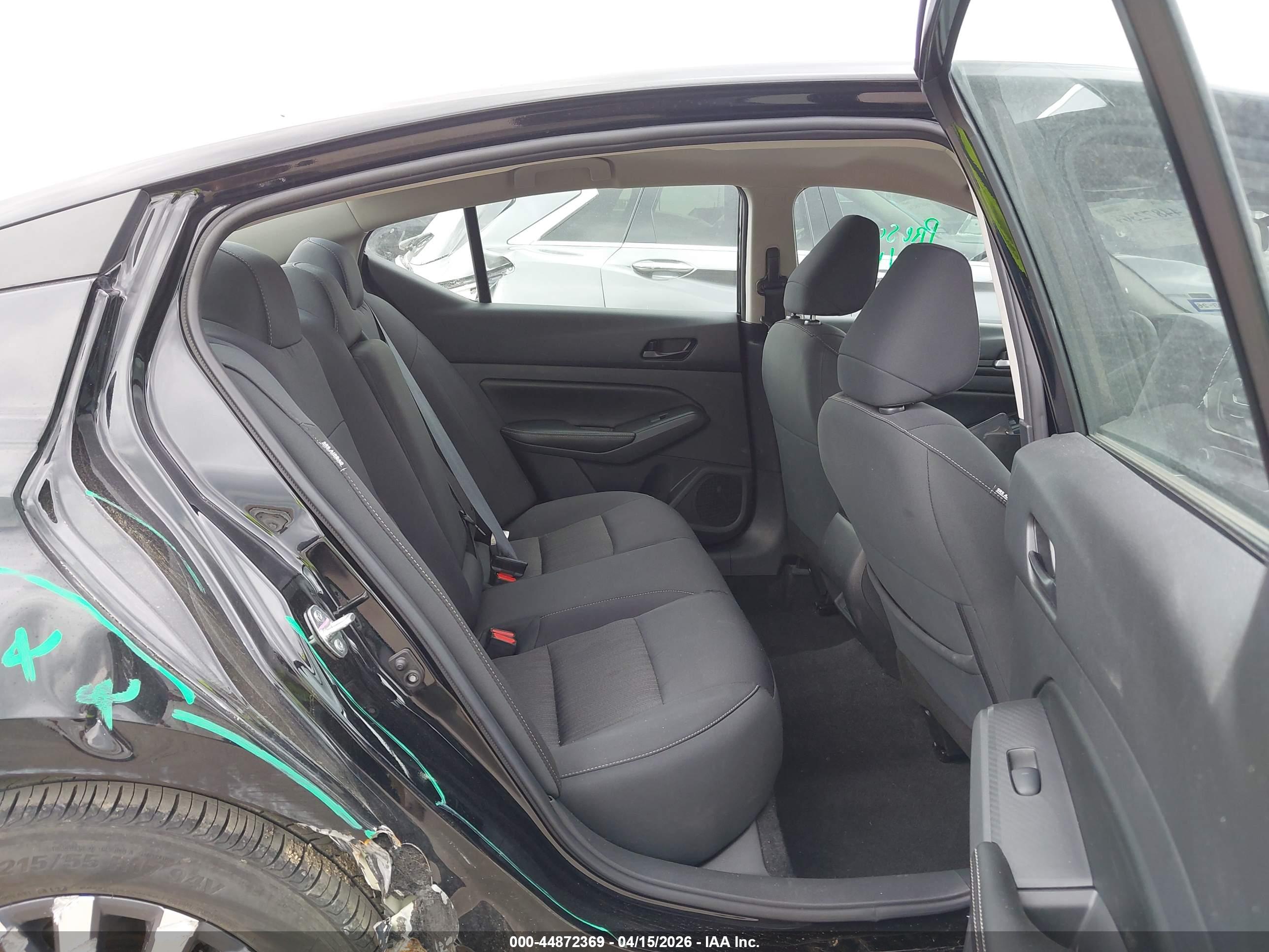 NISSAN ALTIMA image 8