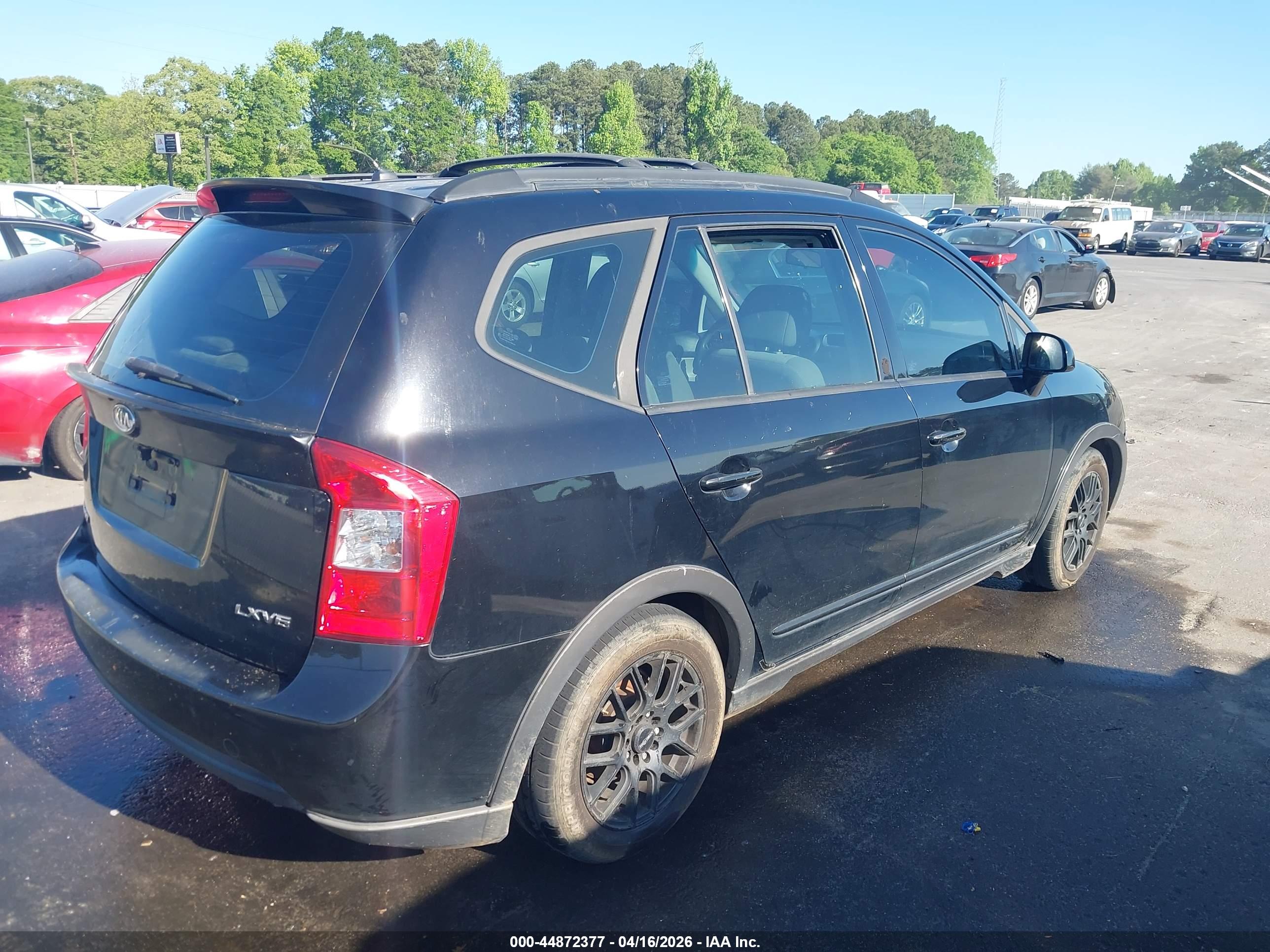 KIA RONDO image 4