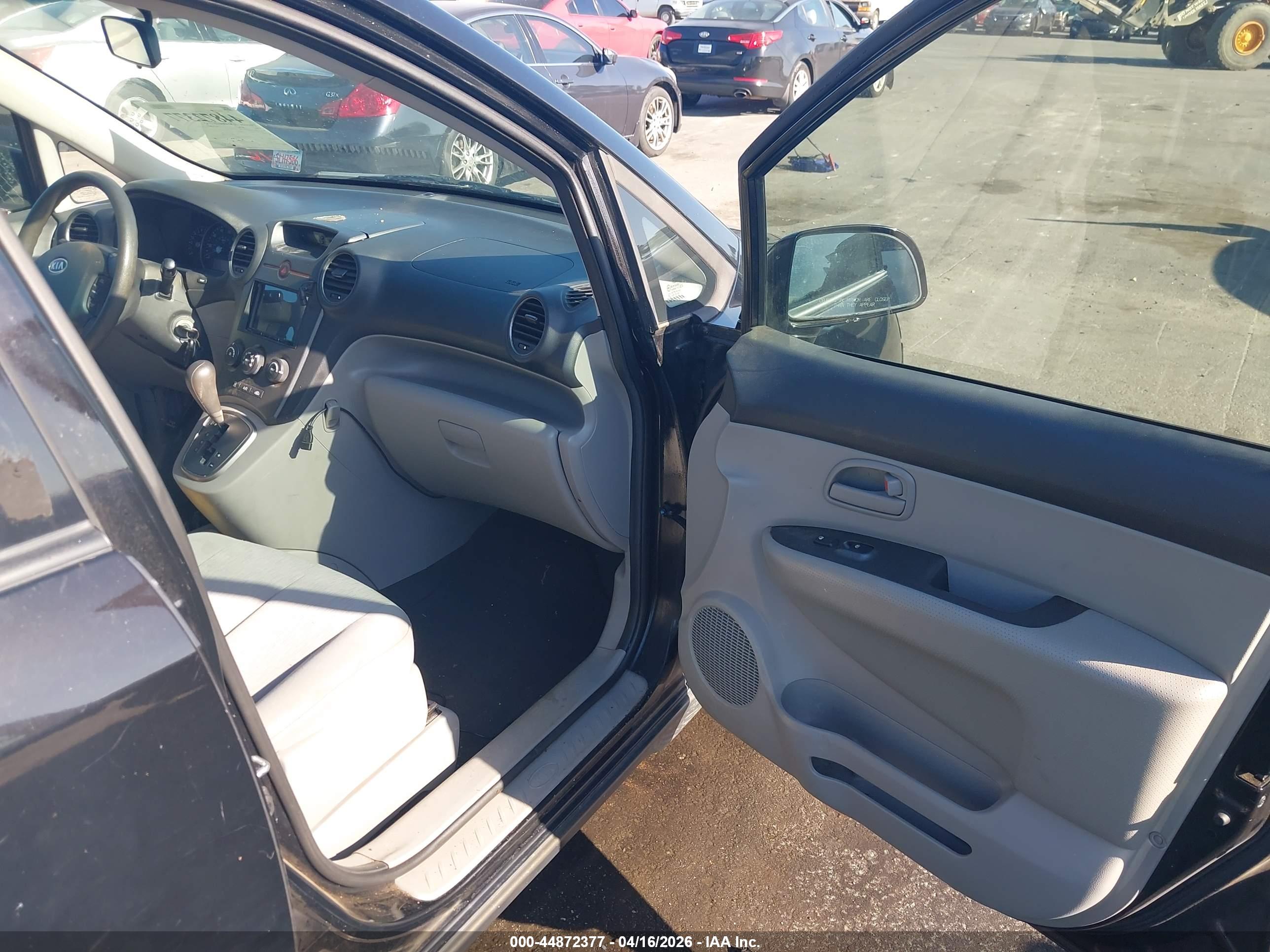 KIA RONDO image 5