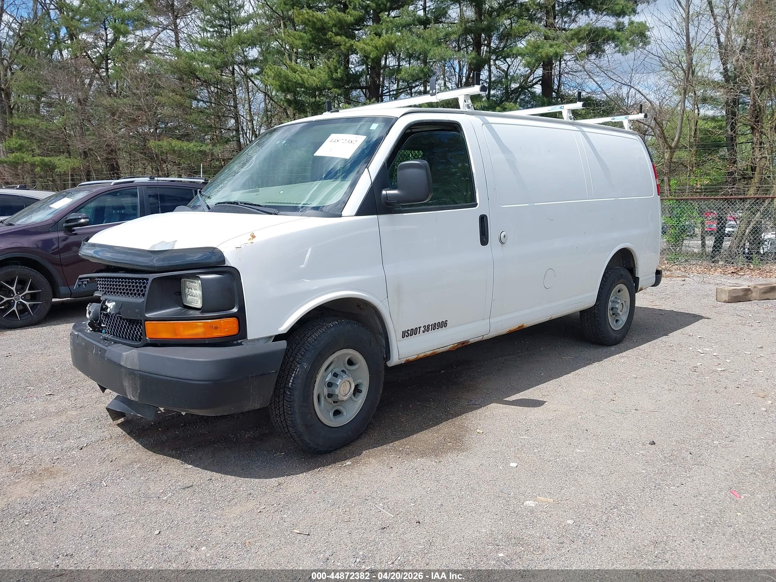 CHEVROLET EXPRESS image 2