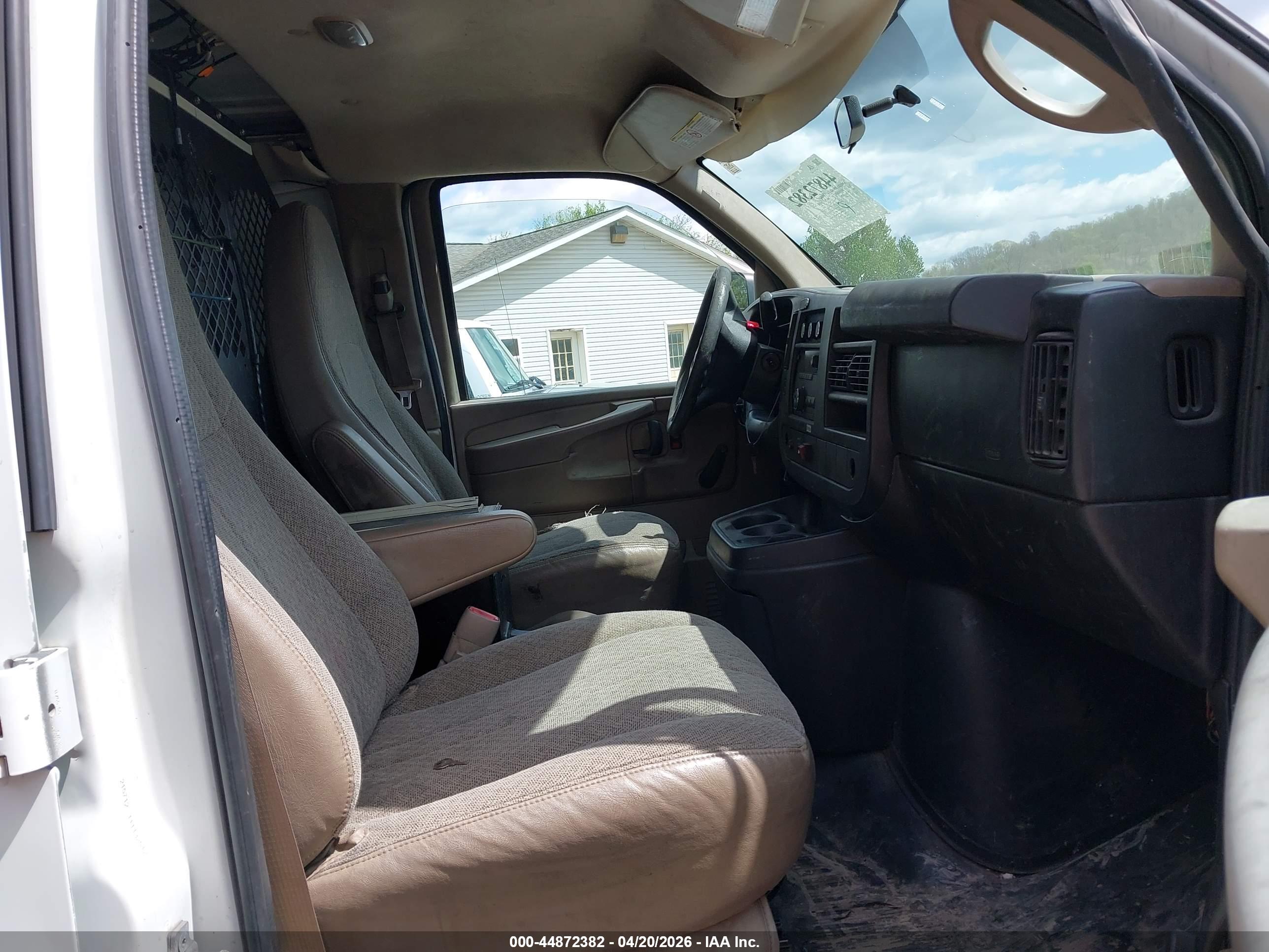 CHEVROLET EXPRESS image 5