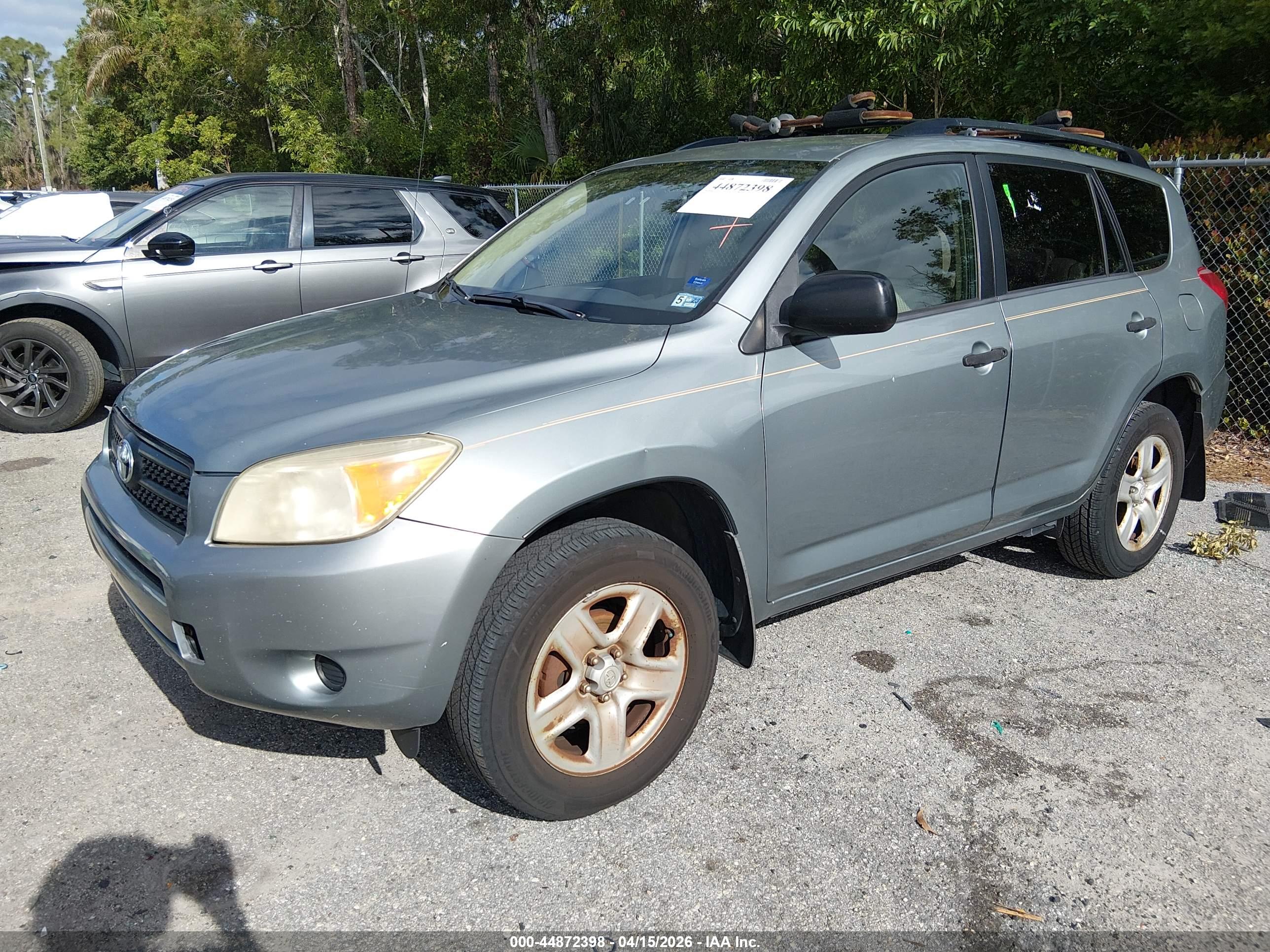 TOYOTA RAV4 image 2
