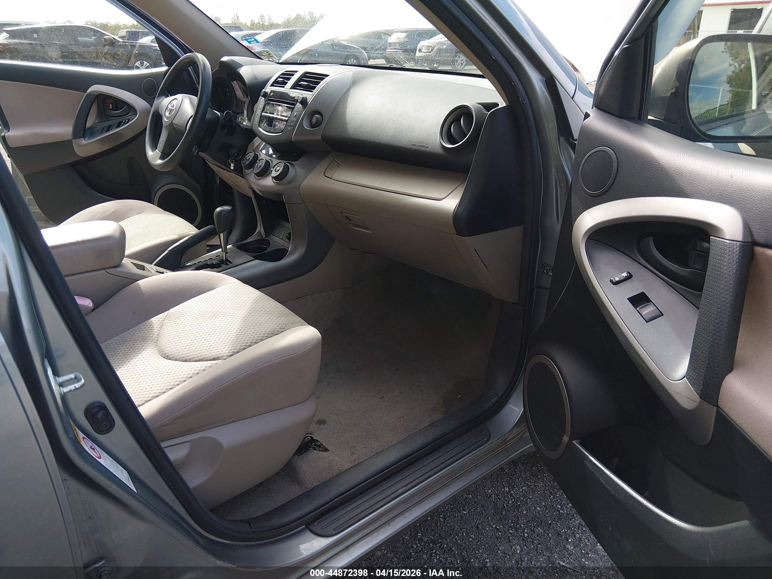 TOYOTA RAV4 image 5