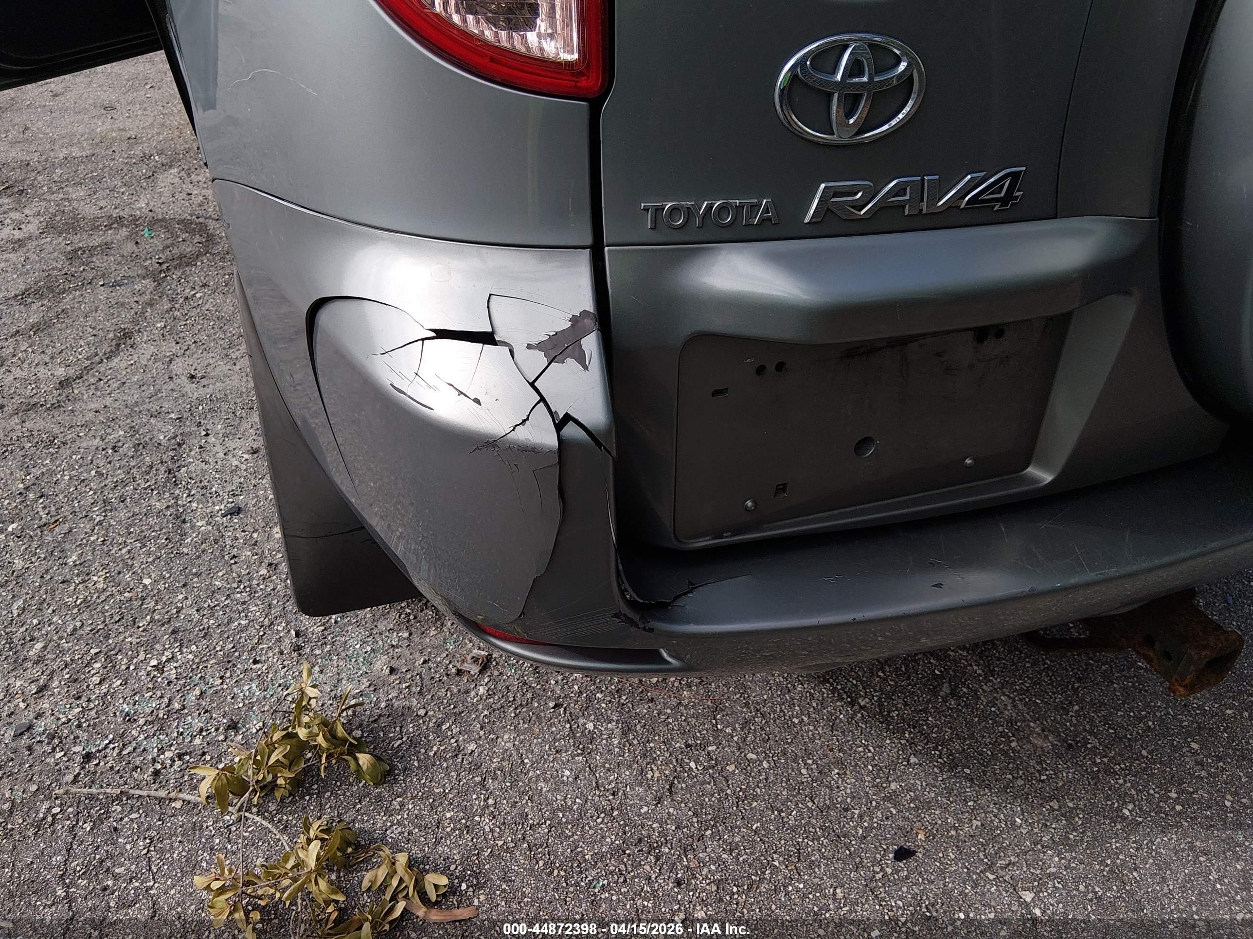 TOYOTA RAV4 image 6