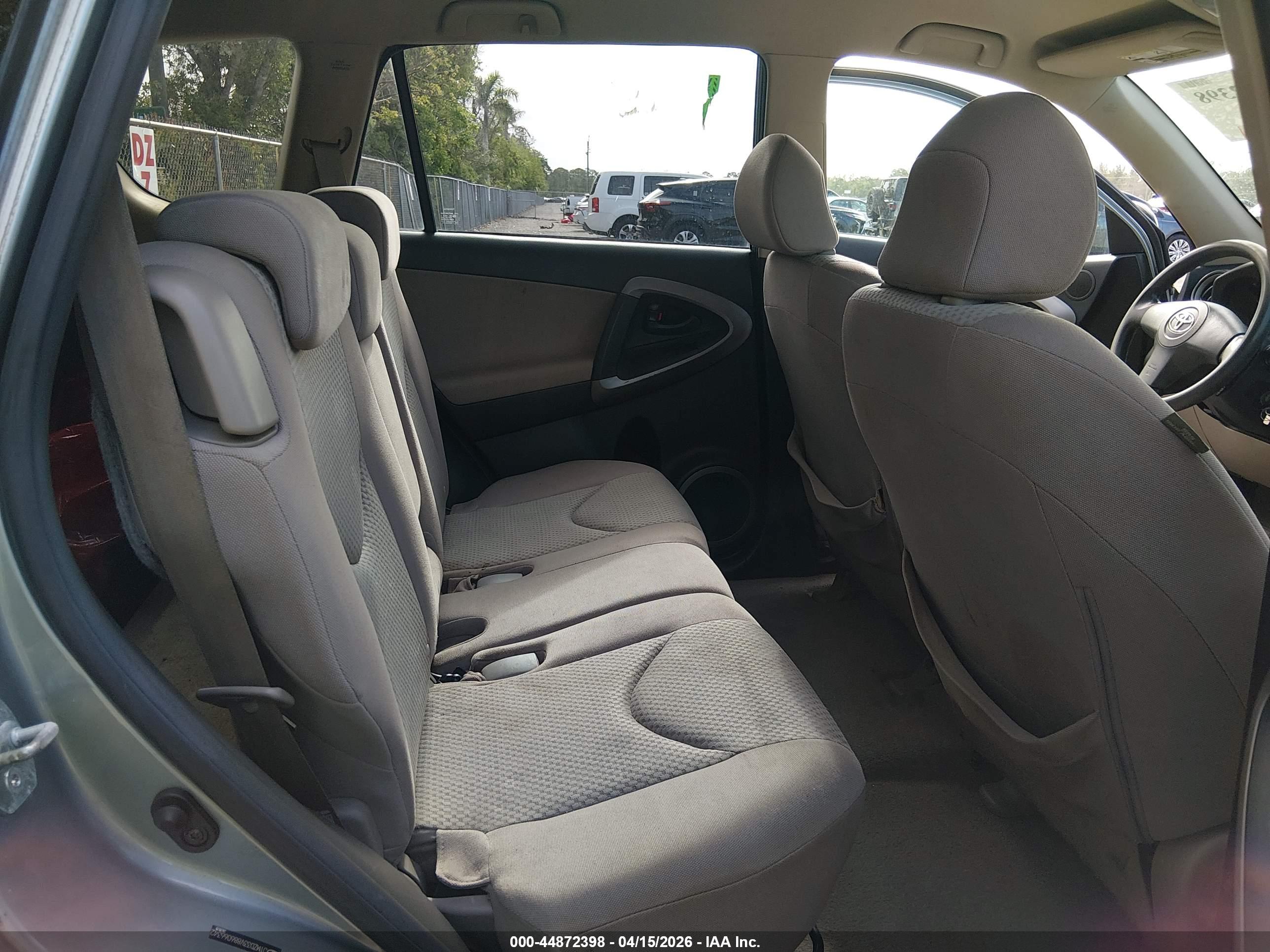 TOYOTA RAV4 image 8