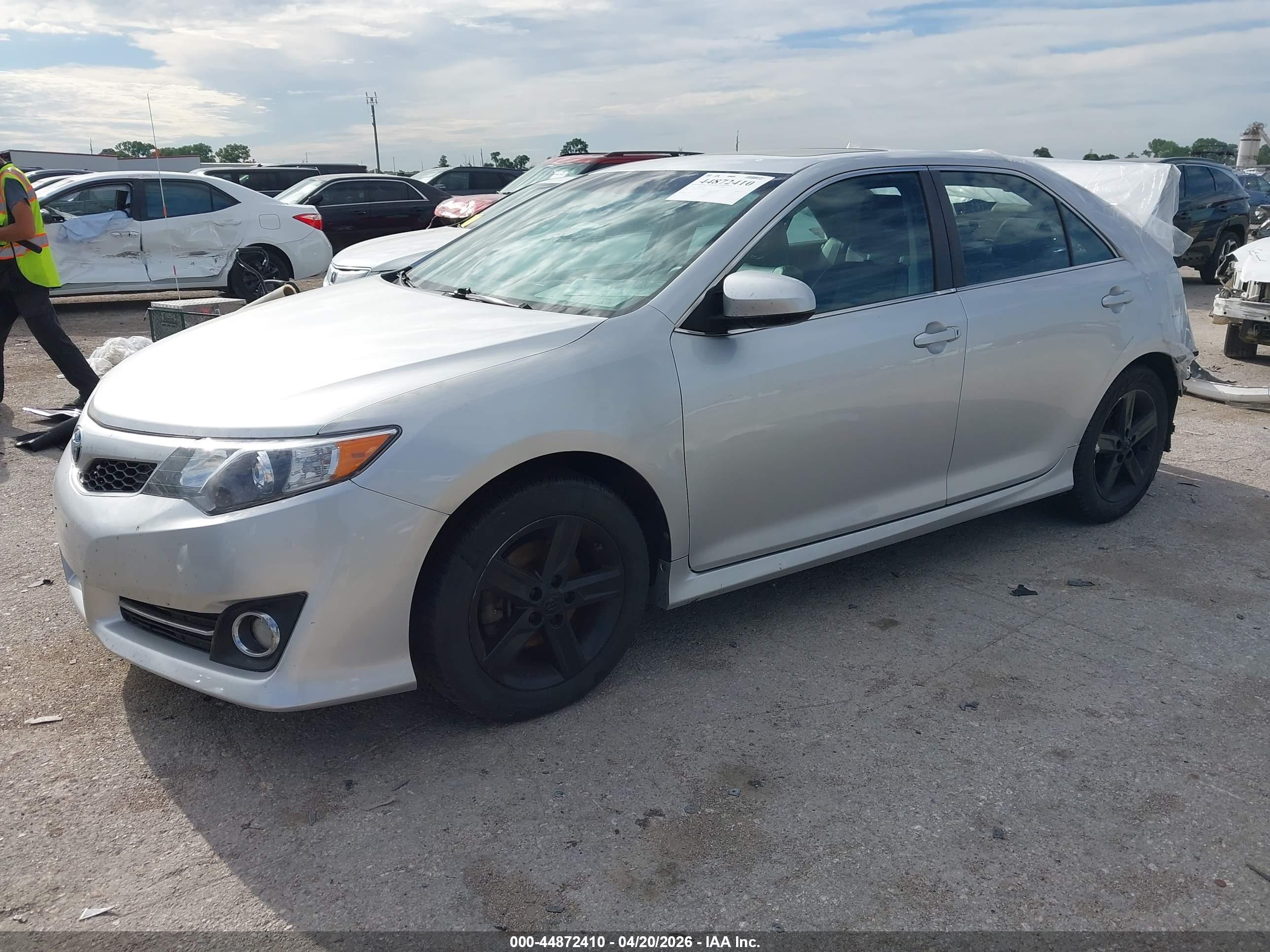 TOYOTA CAMRY image 2