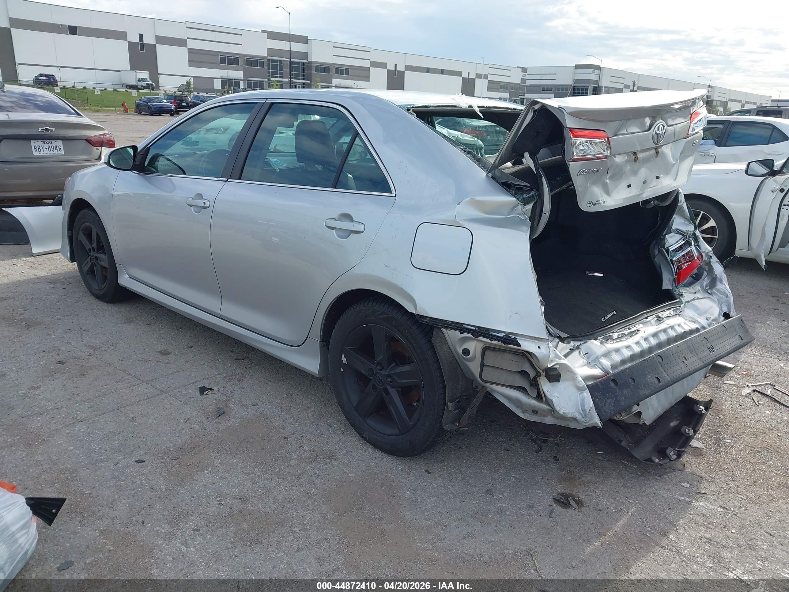 TOYOTA CAMRY image 3