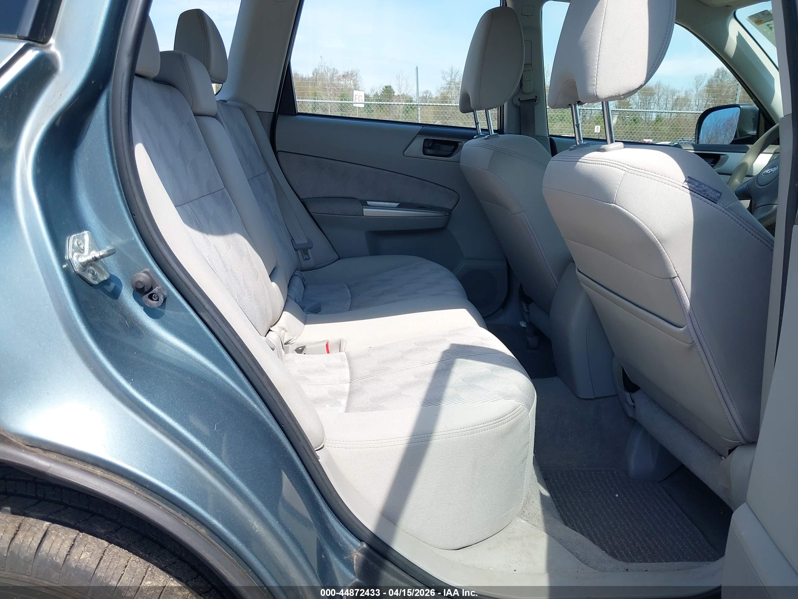 SUBARU FORESTER image 8