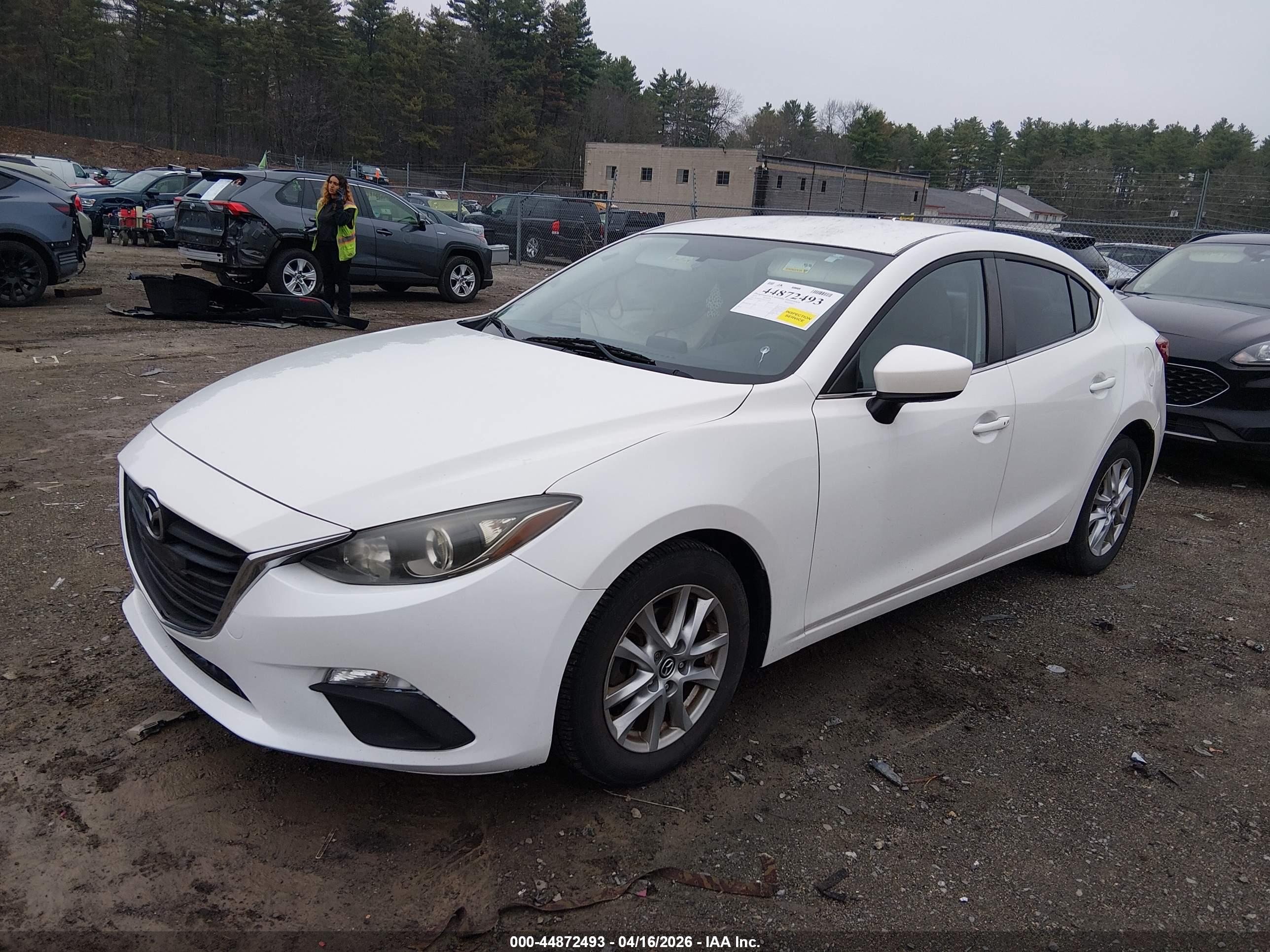 MAZDA MAZDA3 image 2