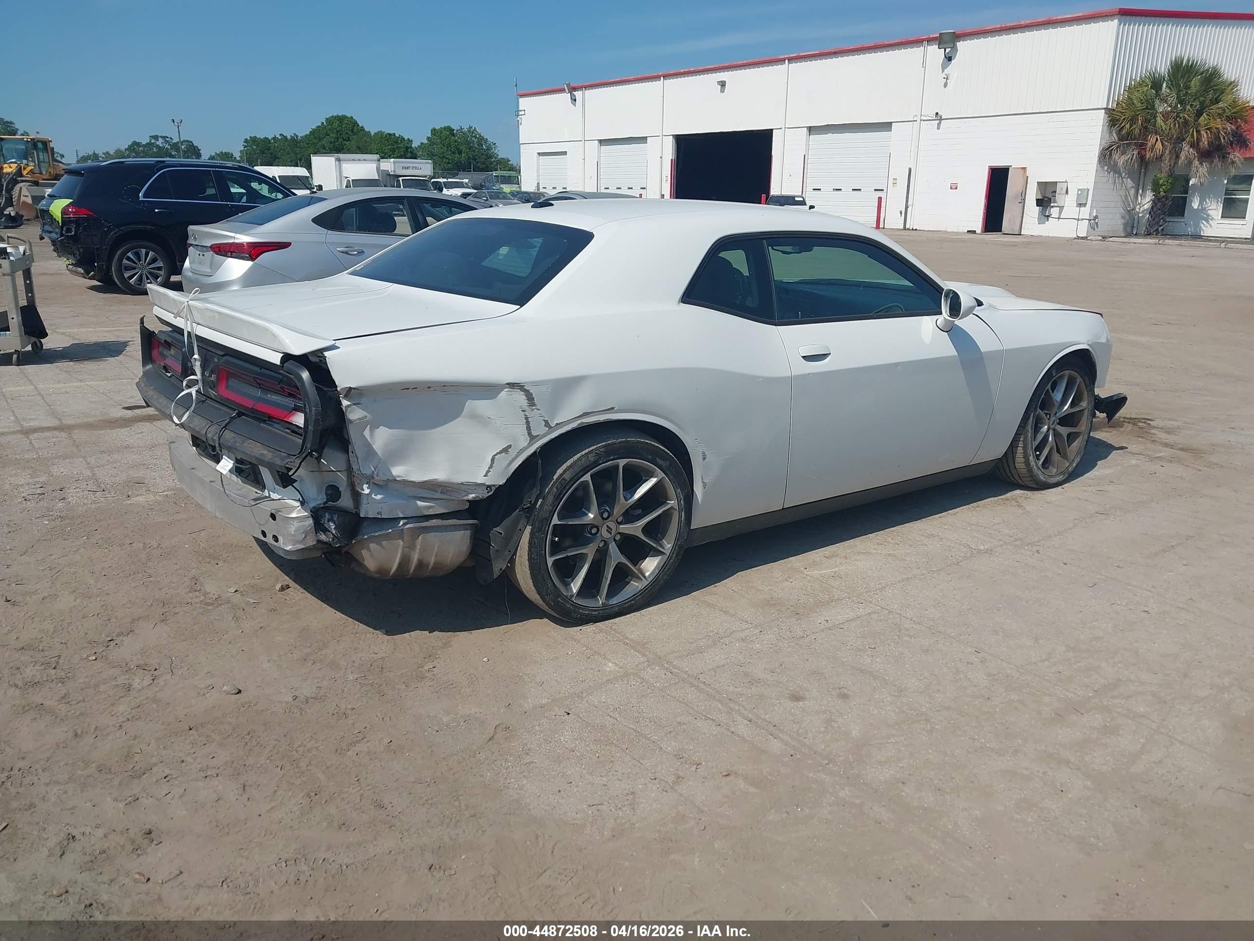 DODGE CHALLENGER image 4
