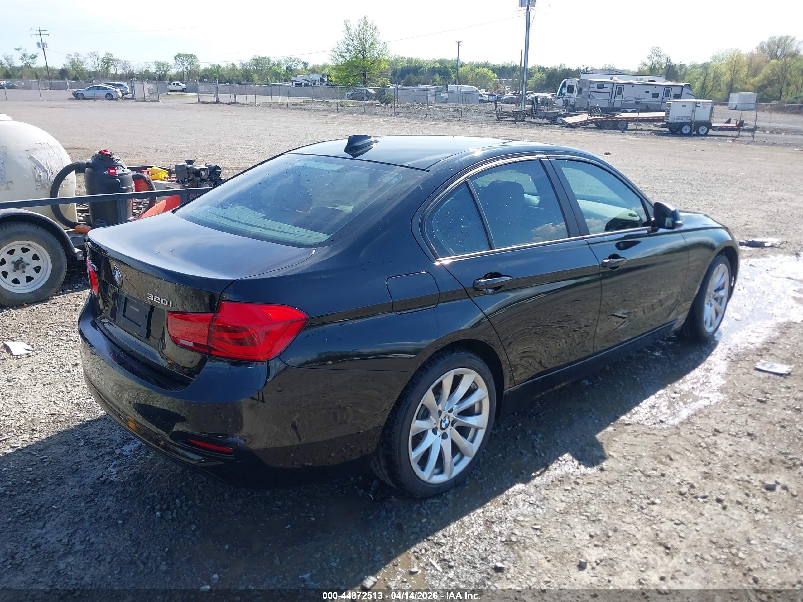BMW 320I image 4