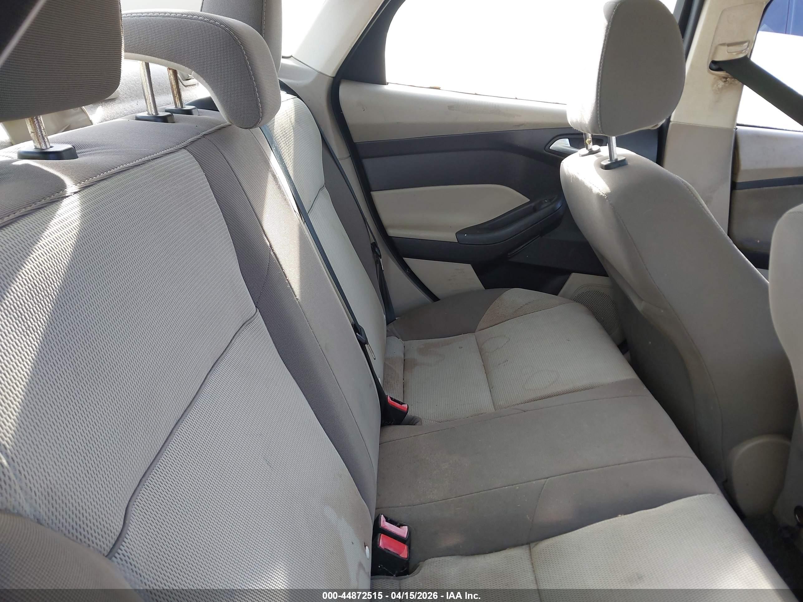 FORD FOCUS image 8