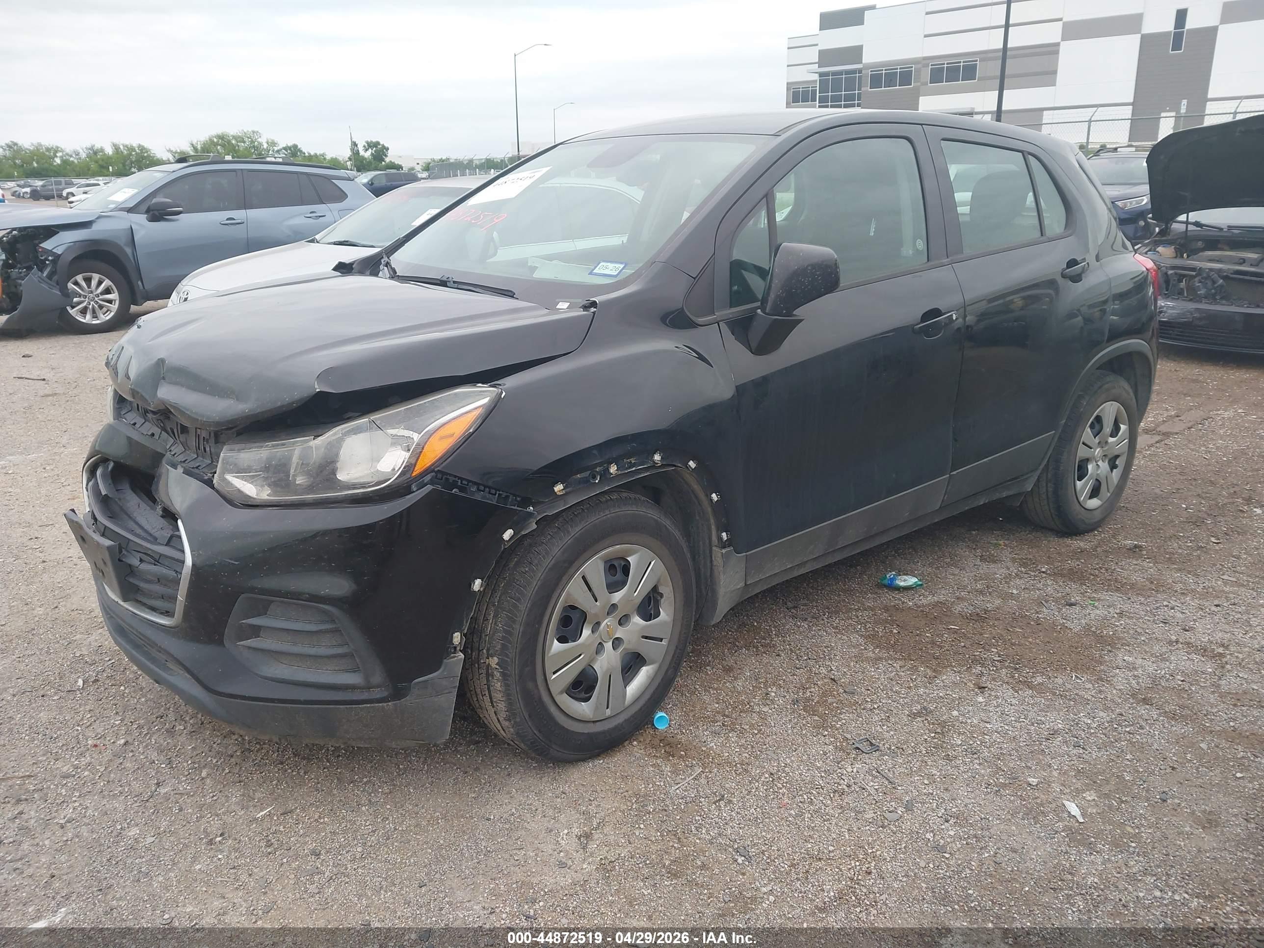 CHEVROLET TRAX image 2