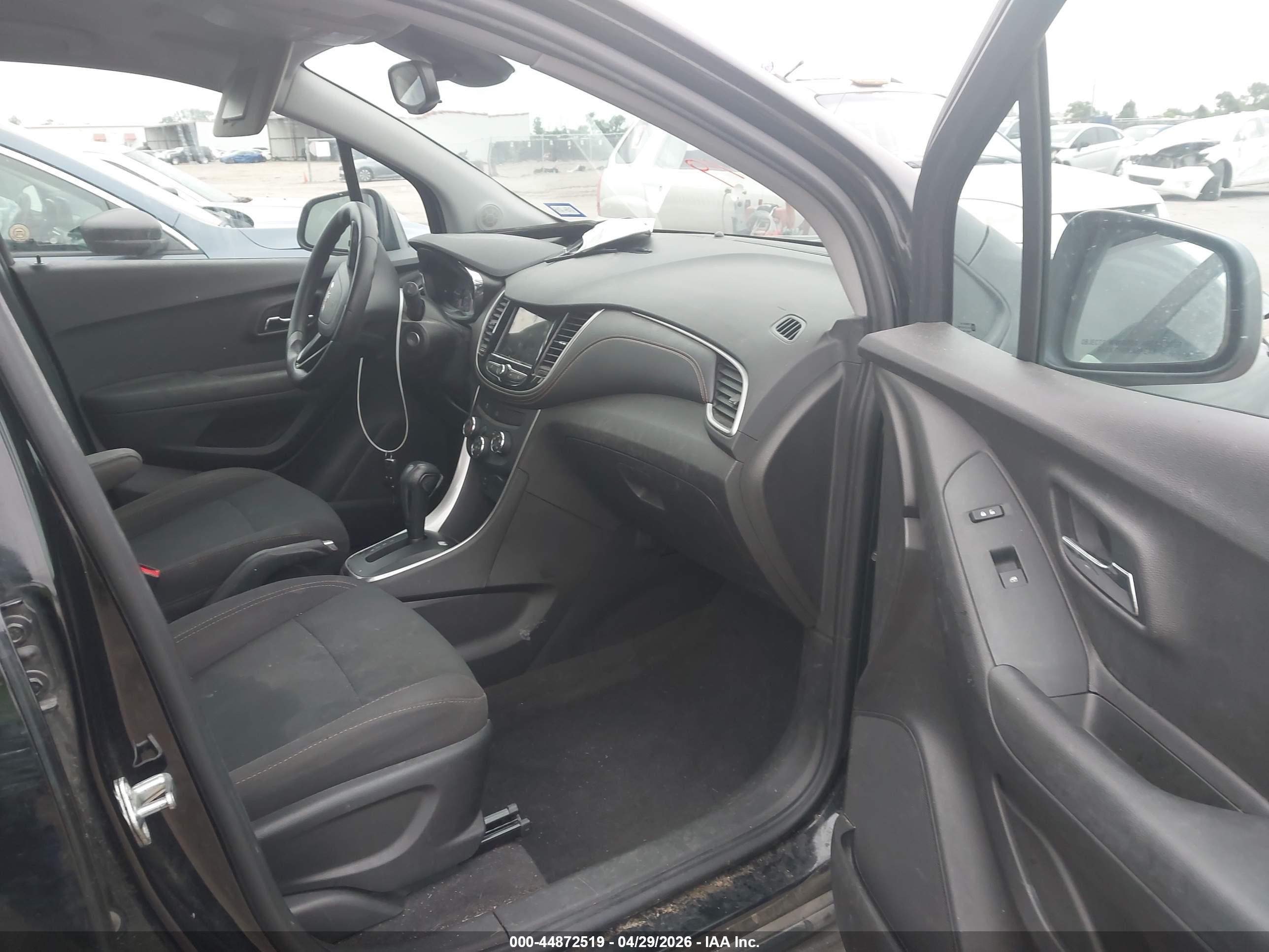 CHEVROLET TRAX image 5
