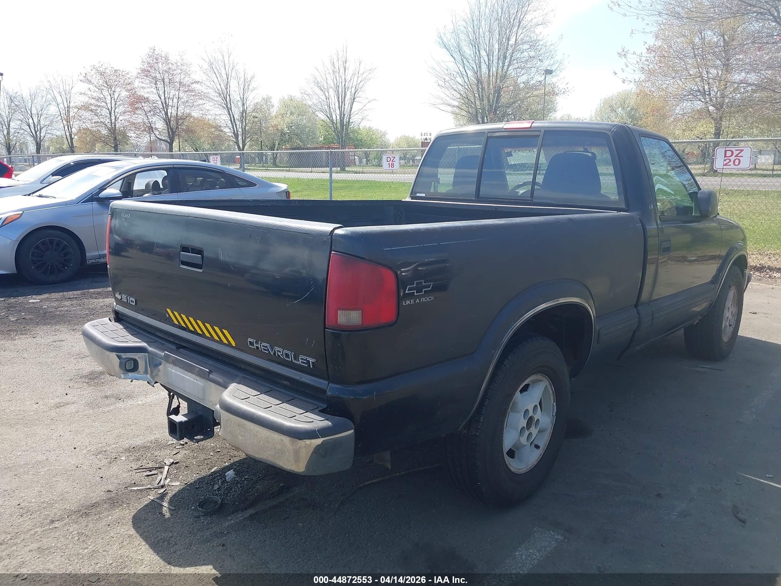 CHEVROLET S-10 image 4