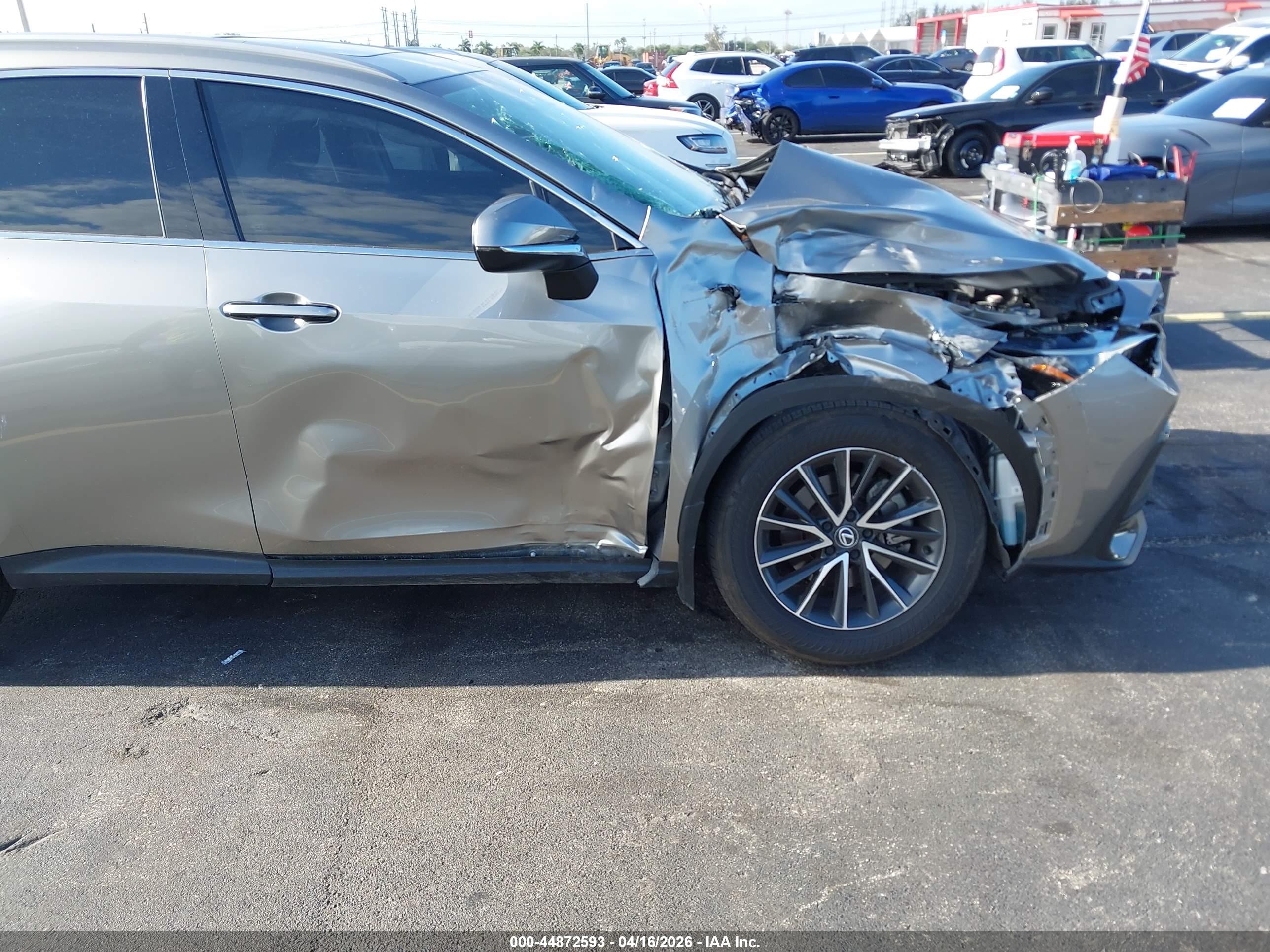LEXUS NX image 6
