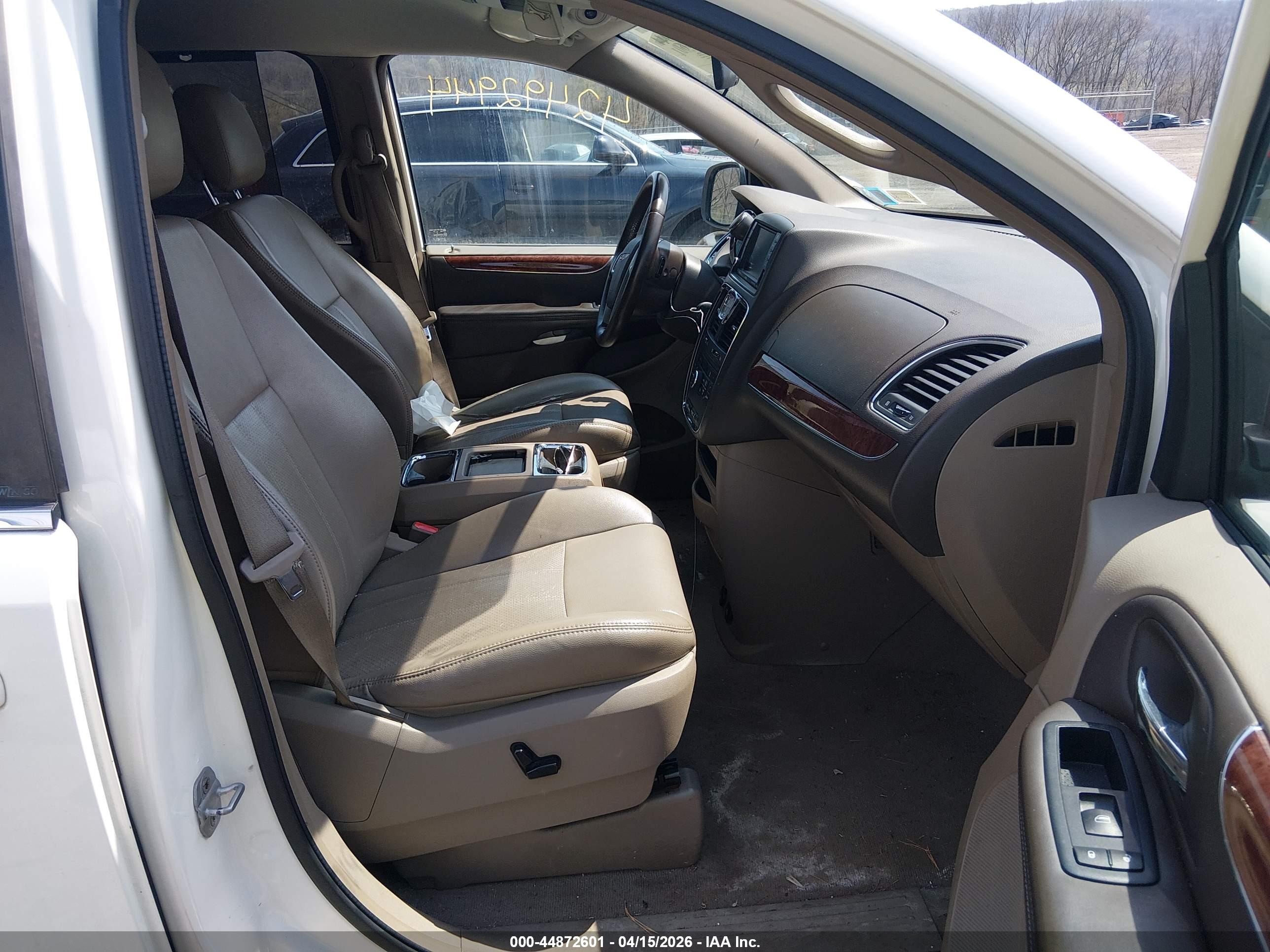 CHRYSLER TOWN image 5