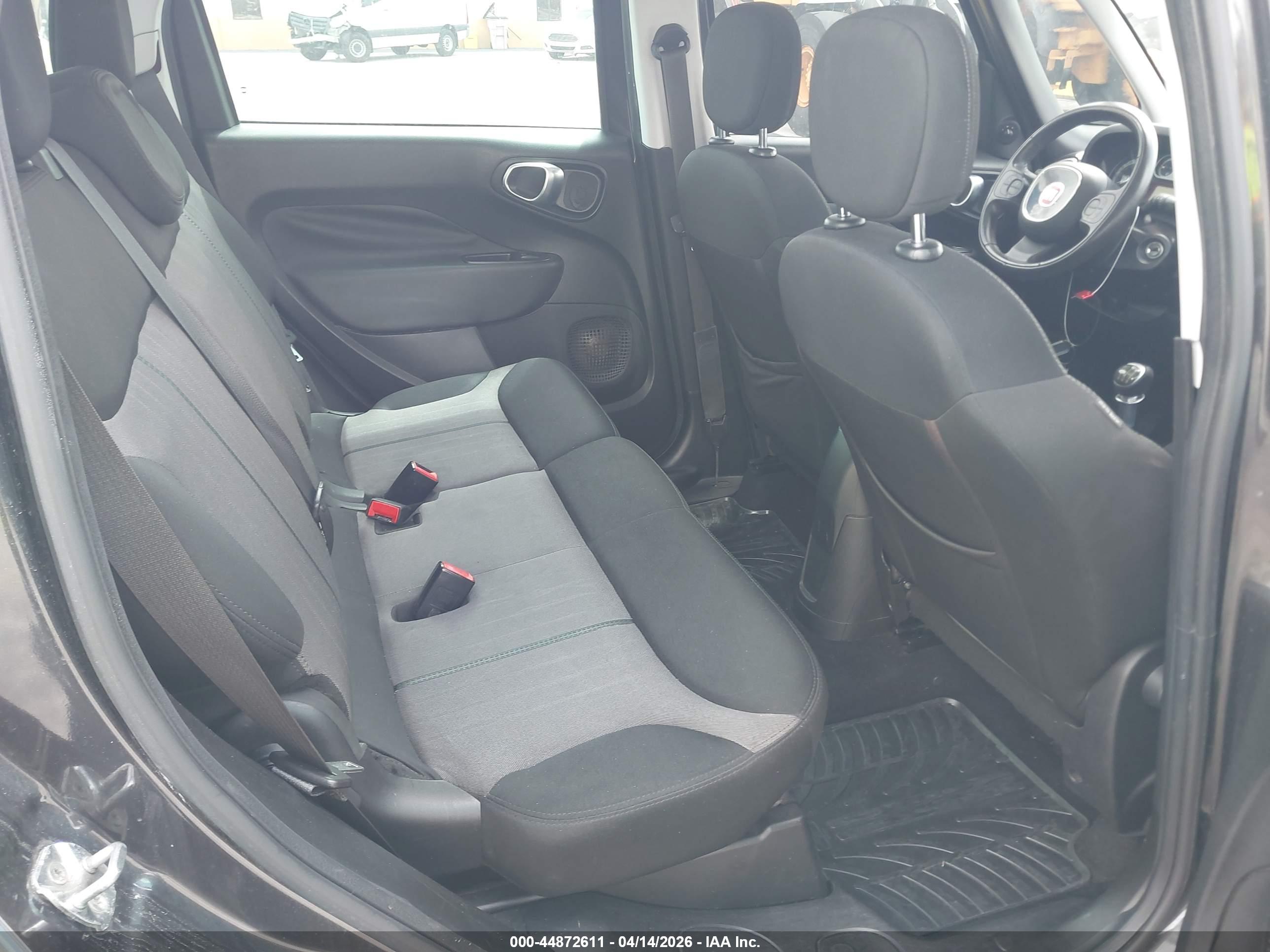 FIAT 500L image 8
