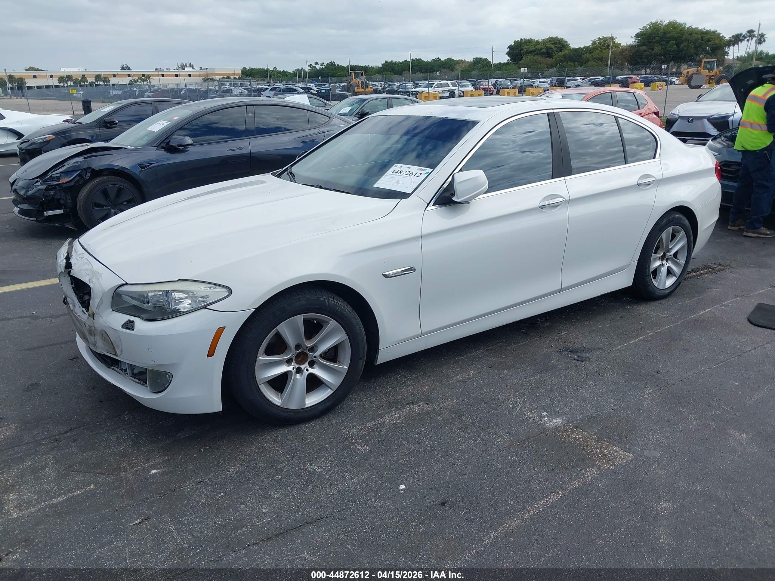 BMW 528I image 2