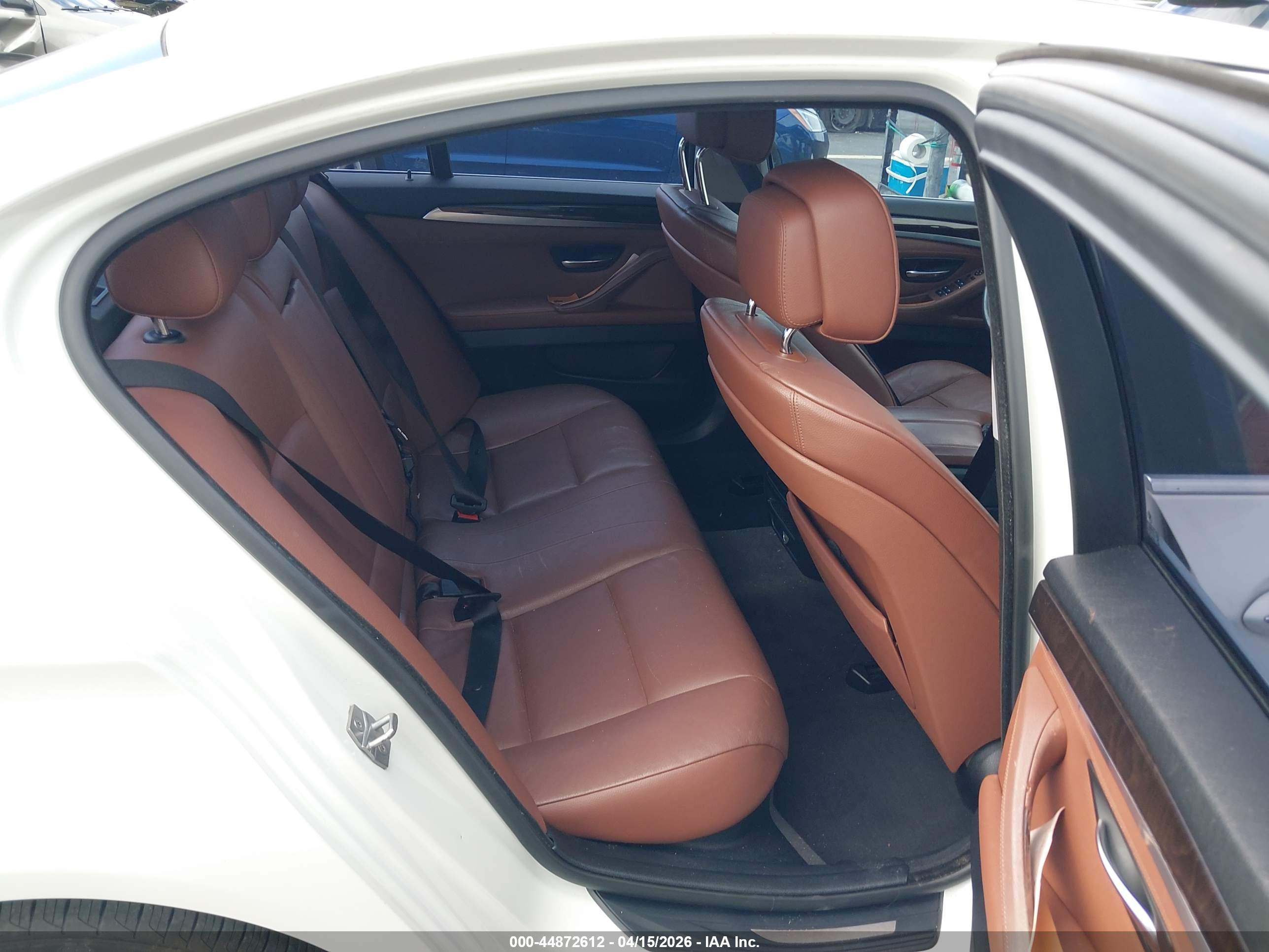 BMW 528I image 8