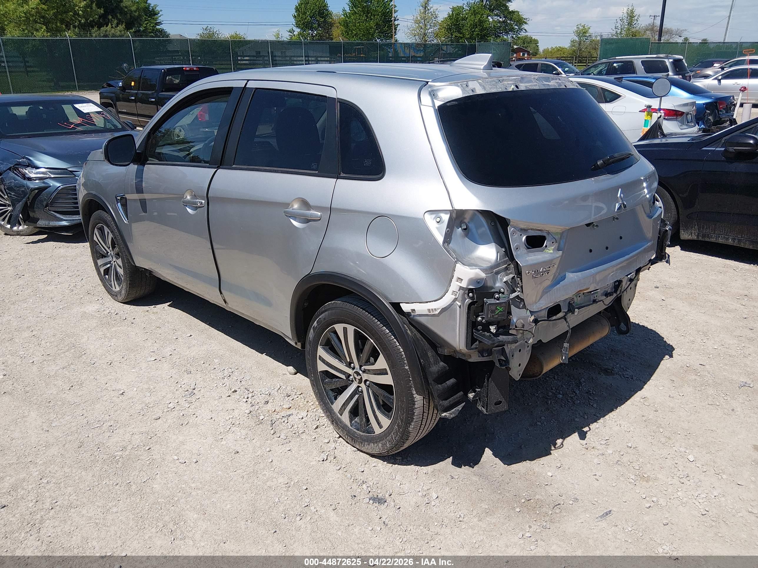 MITSUBISHI OUTLANDER image 3