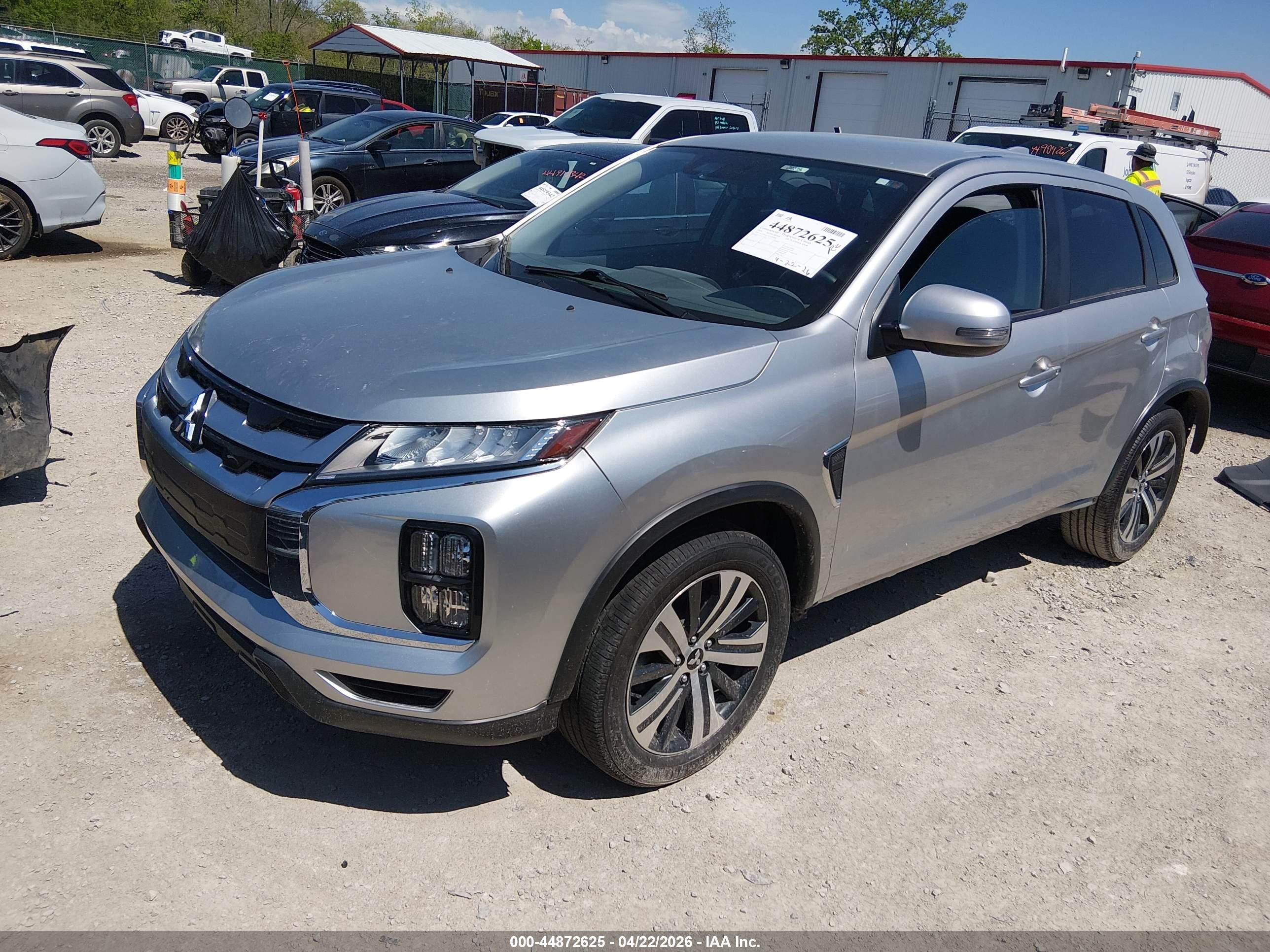 MITSUBISHI OUTLANDER image 4