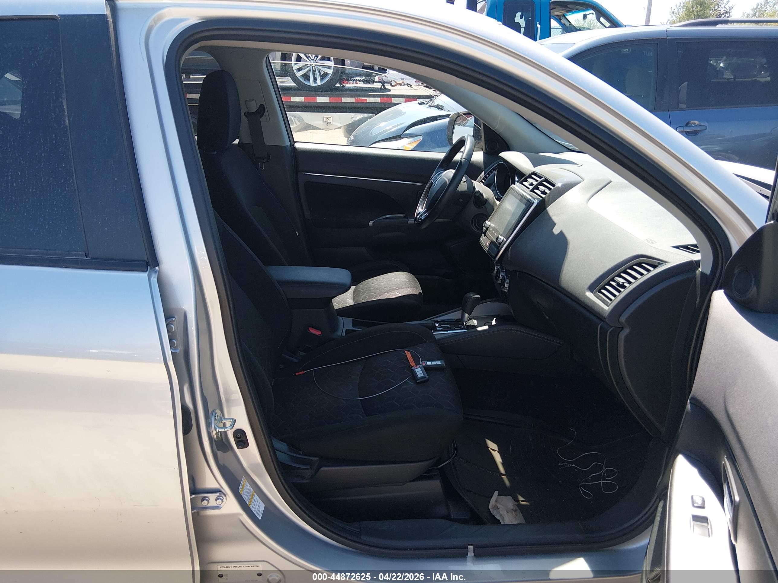 MITSUBISHI OUTLANDER image 5