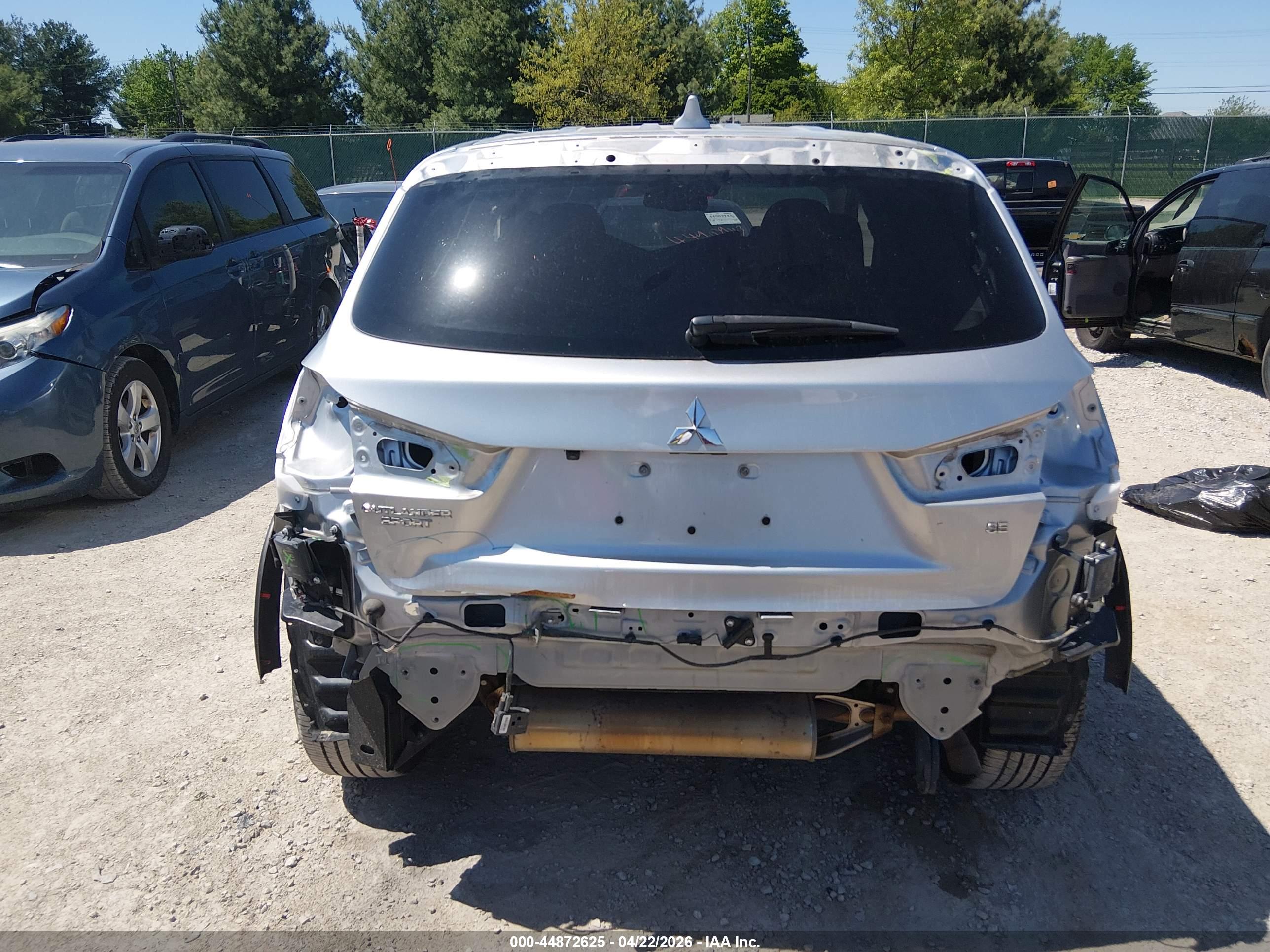MITSUBISHI OUTLANDER image 6