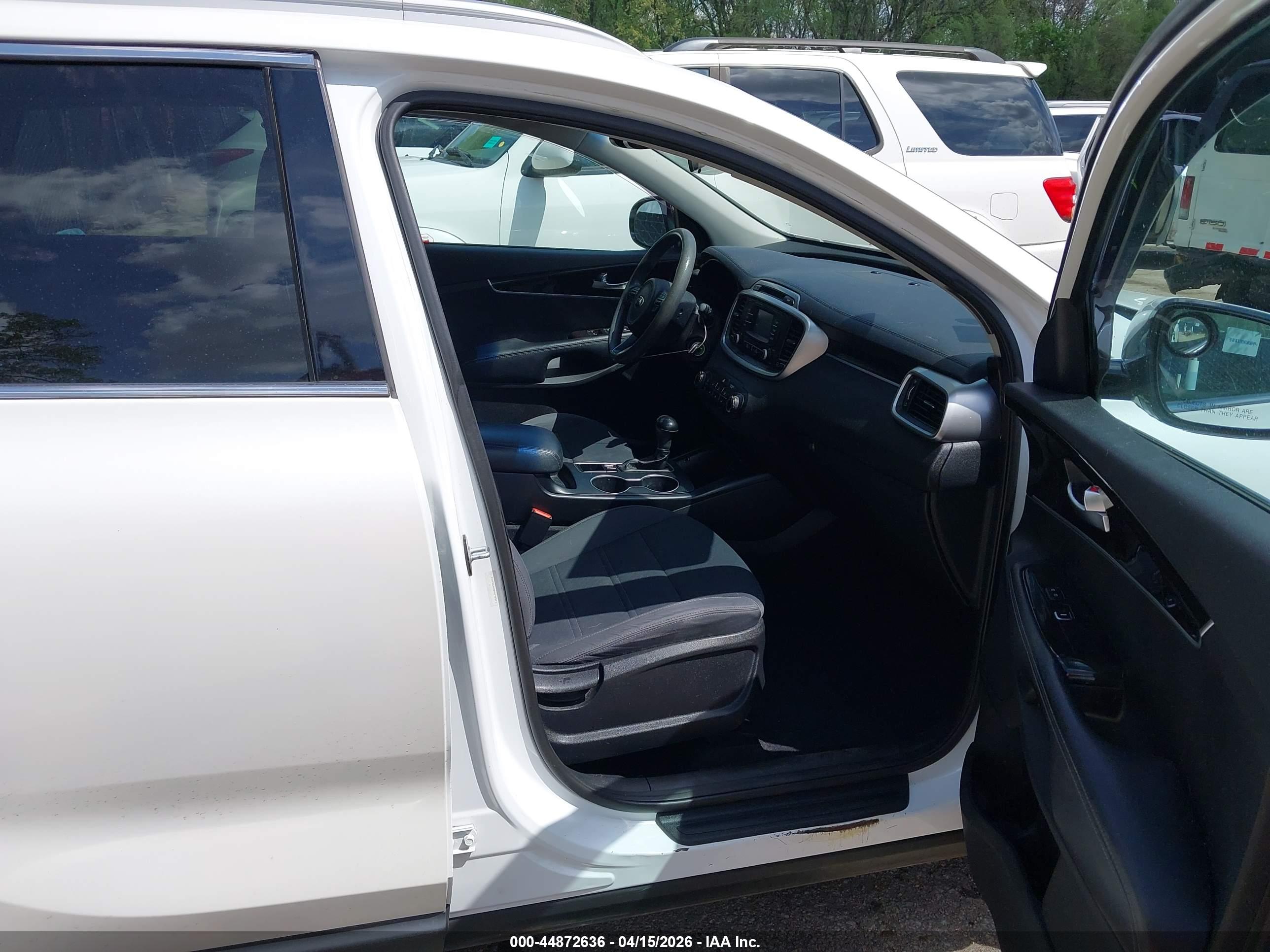 KIA SORENTO image 5