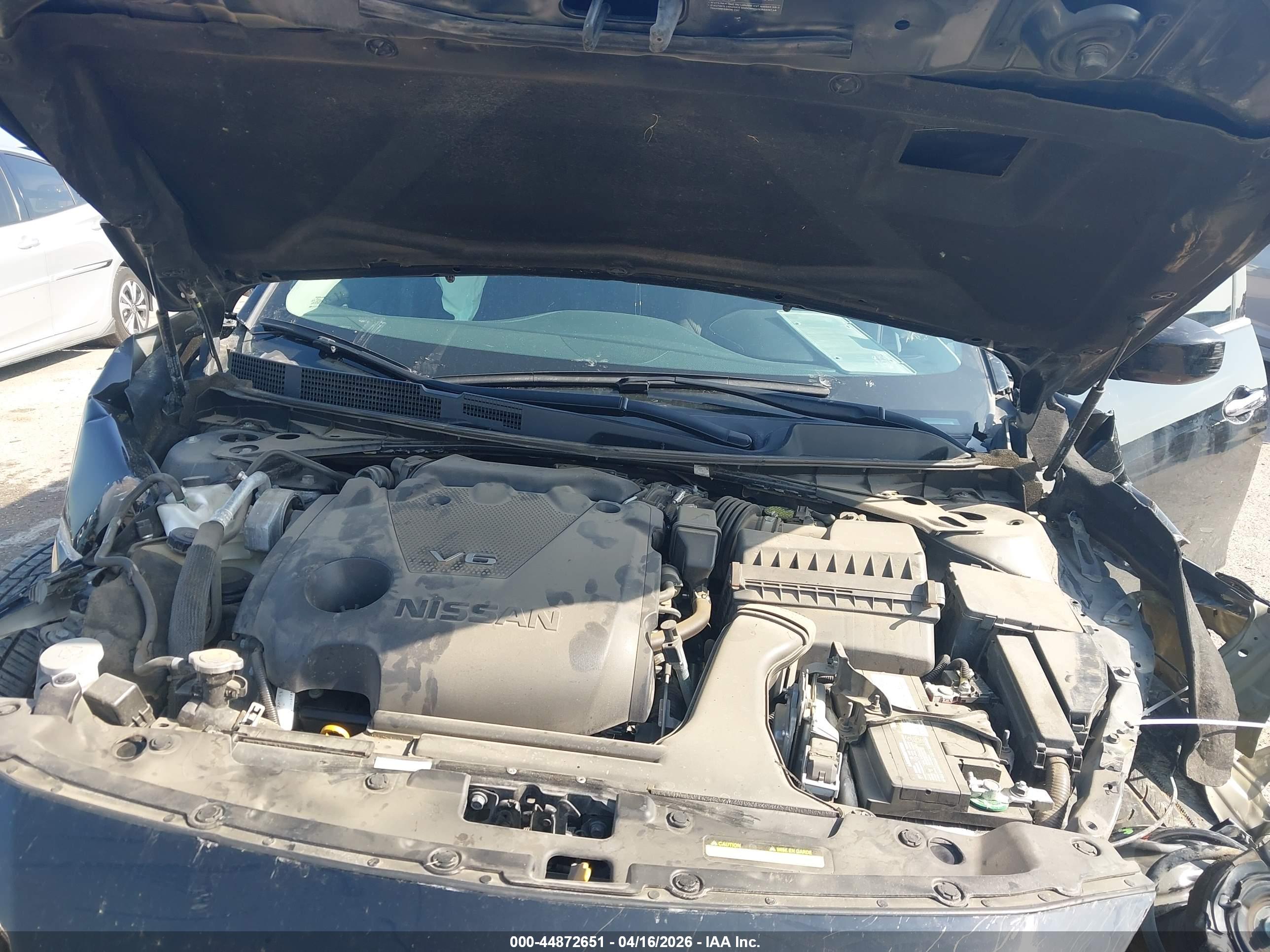 NISSAN MAXIMA image 10