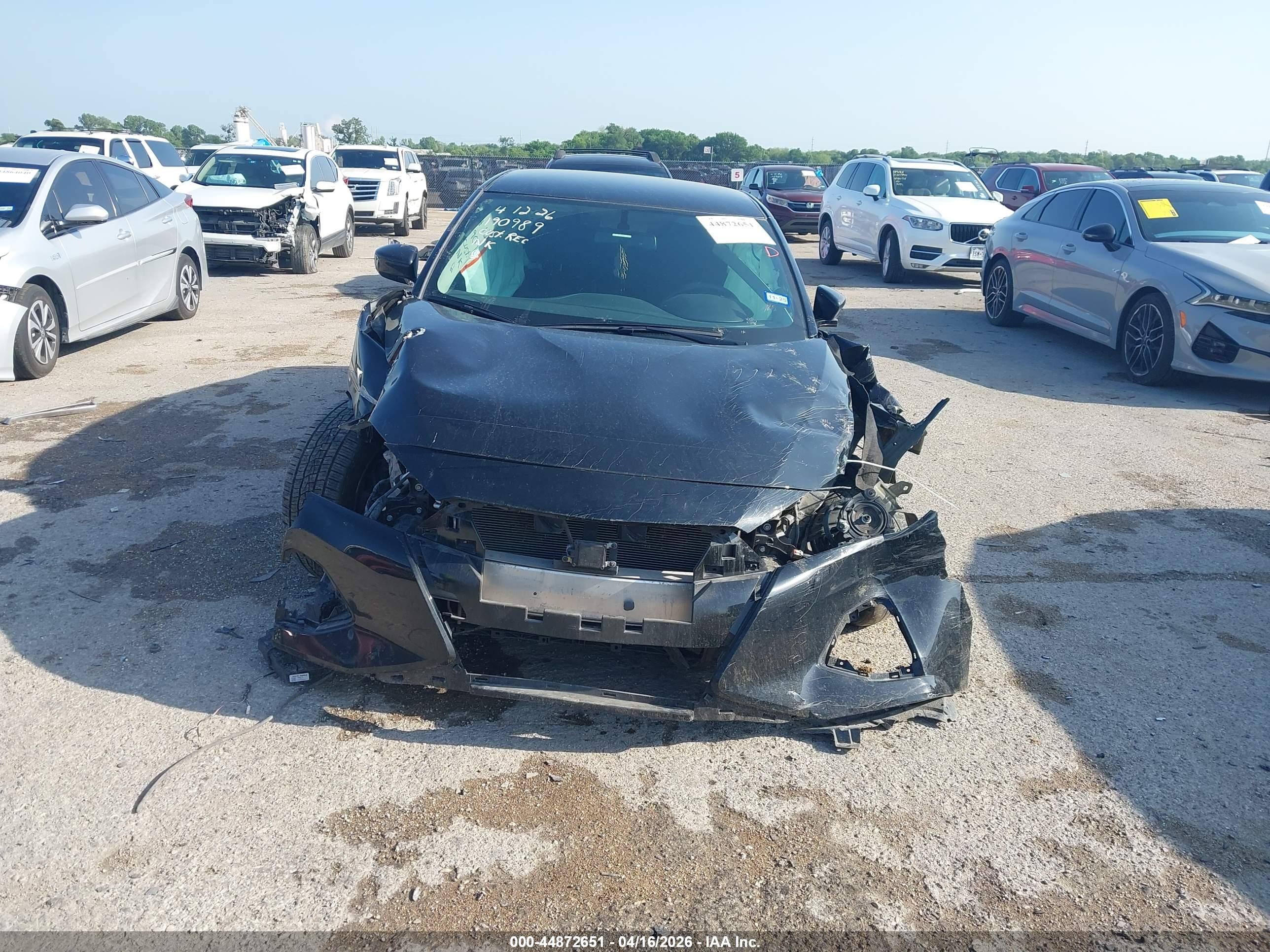 NISSAN MAXIMA image 6