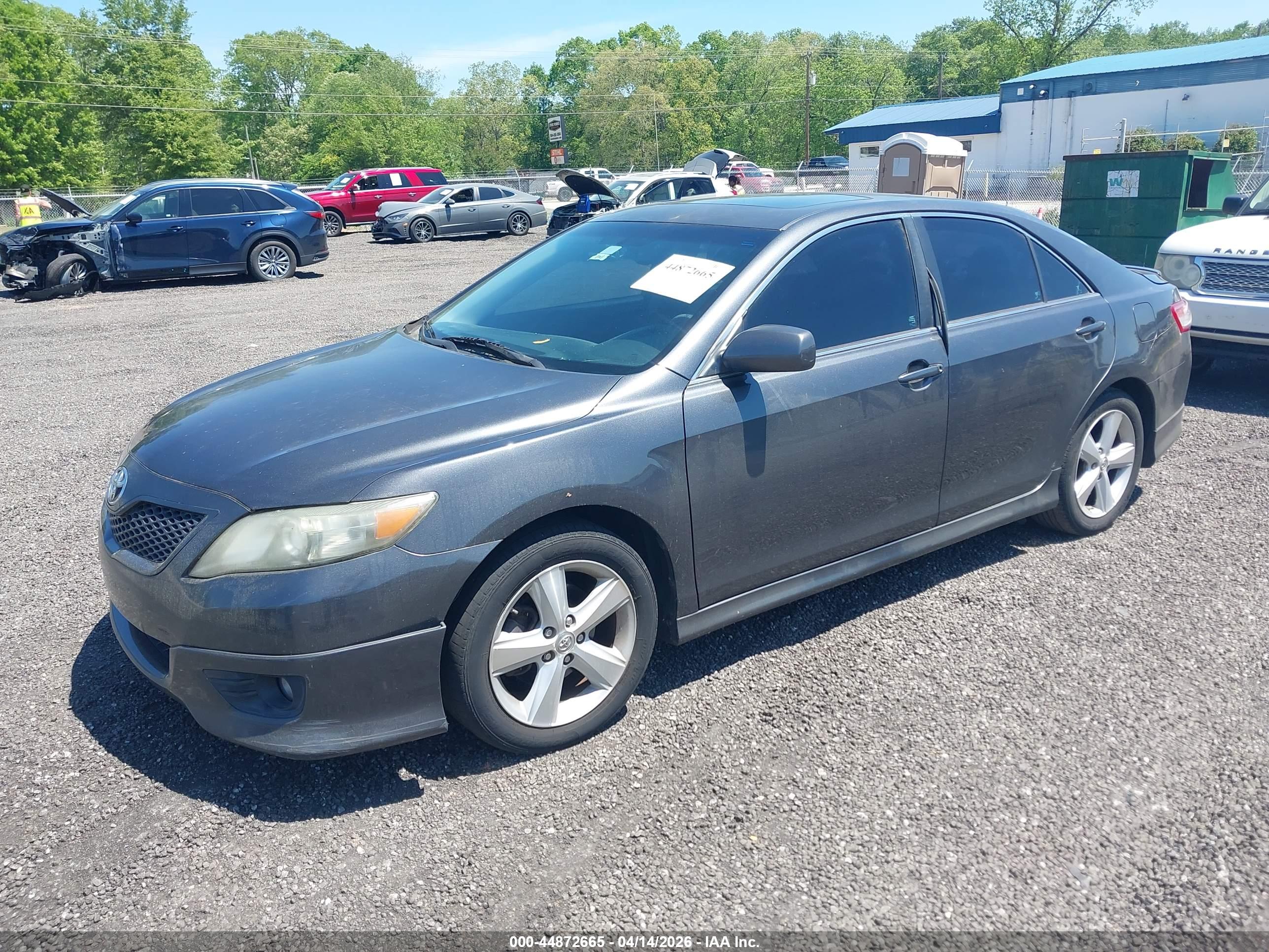 TOYOTA CAMRY image 2
