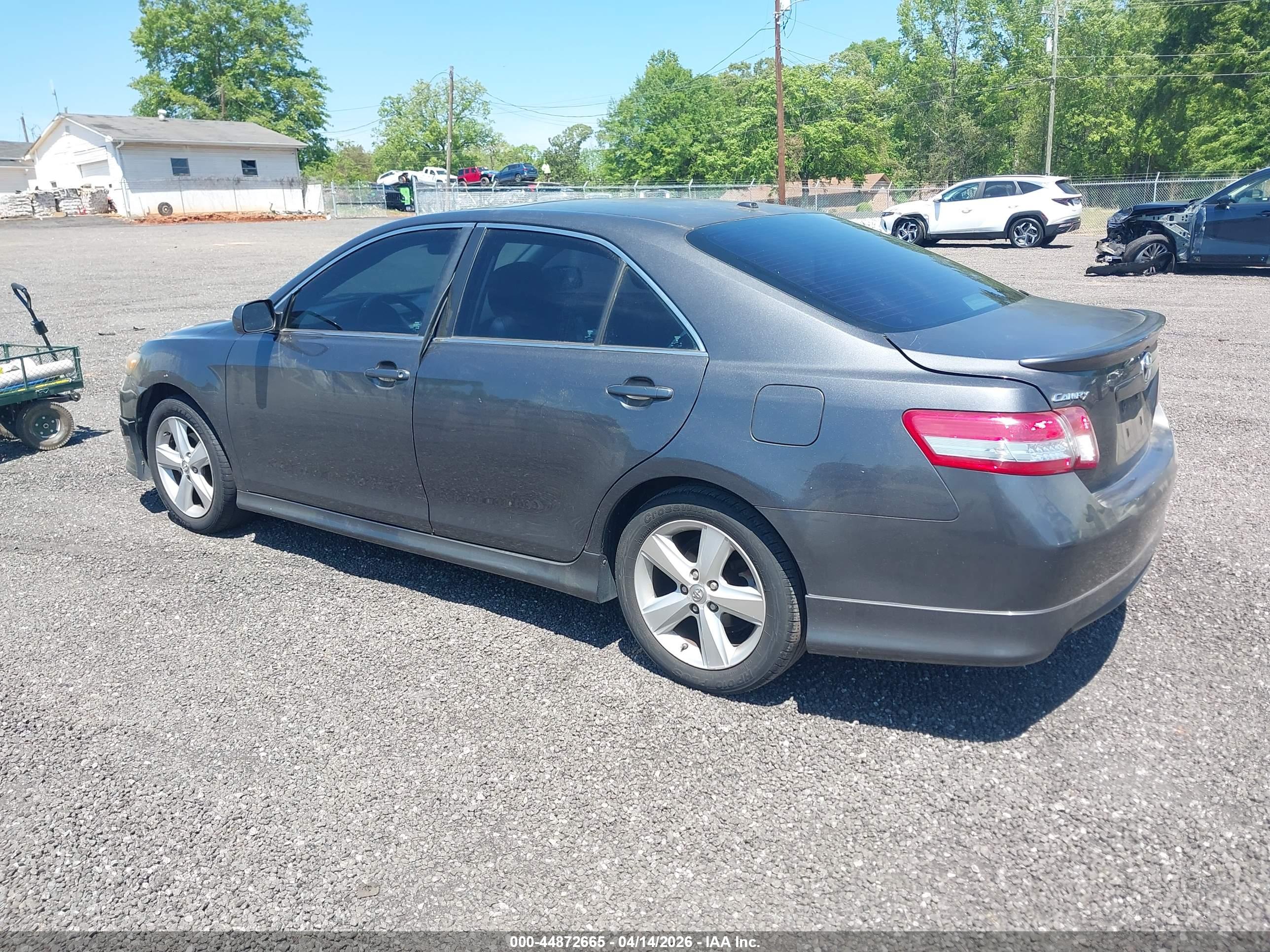 TOYOTA CAMRY image 3