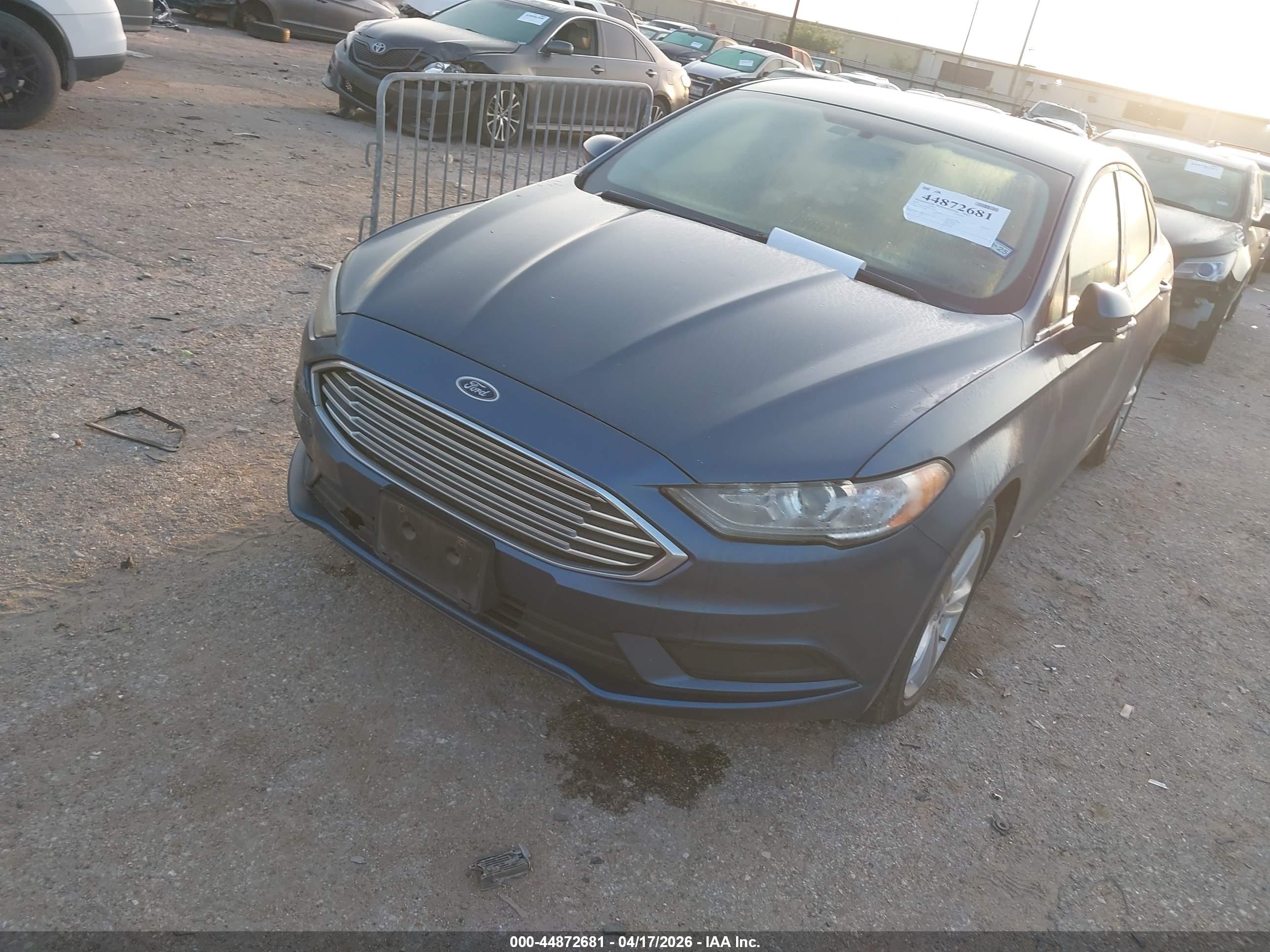 FORD FUSION image 2